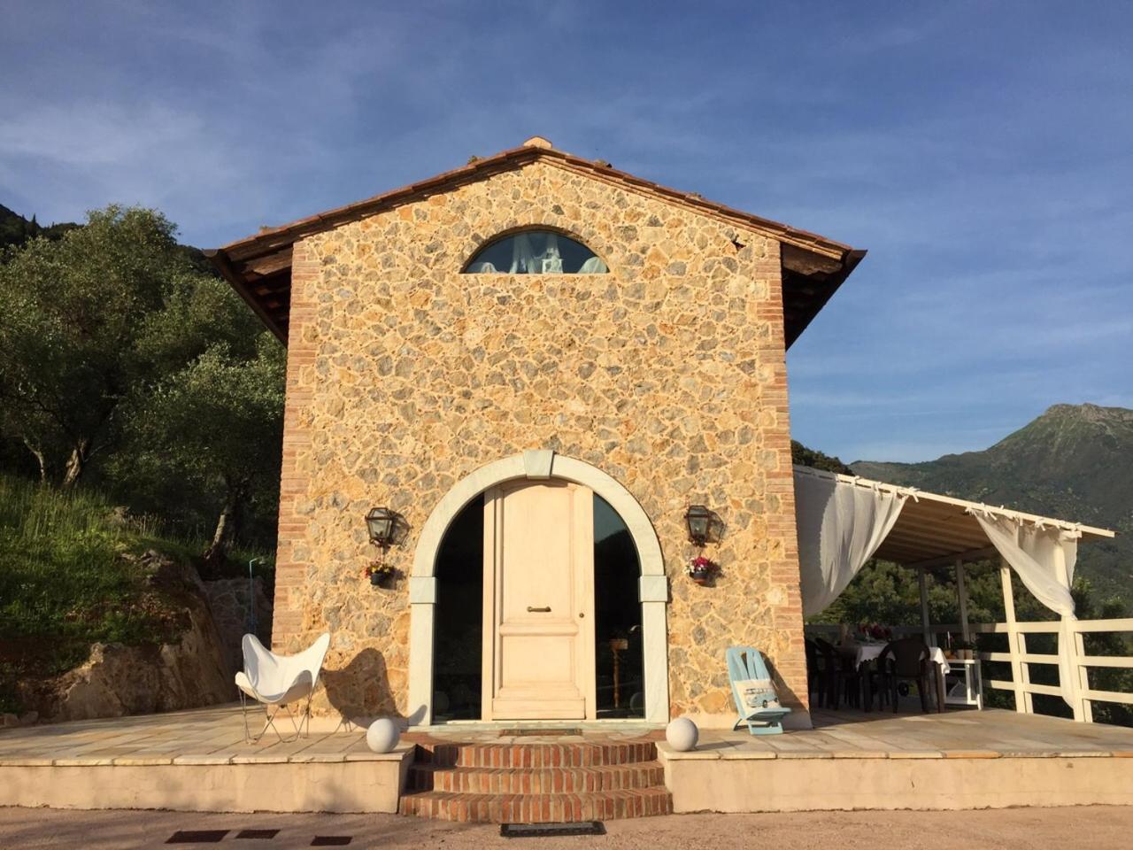 Valuable rustic Tuscan swimming pool, breathtaking view of Camaiore view 3