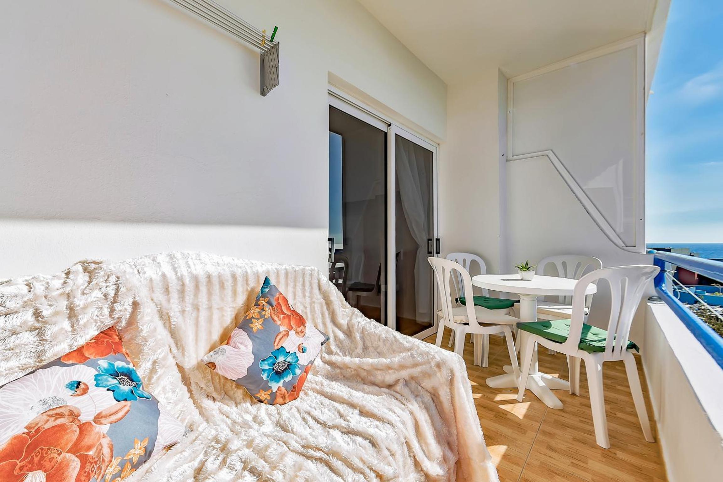Studio Overlooking The Ocean view 4