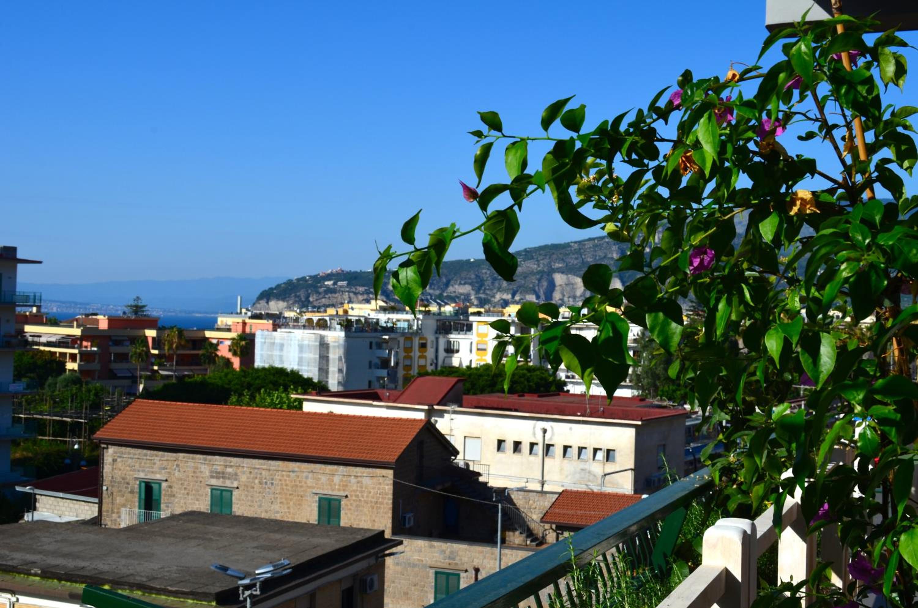 Luiselle Charming Accommodation Sorrento City Center