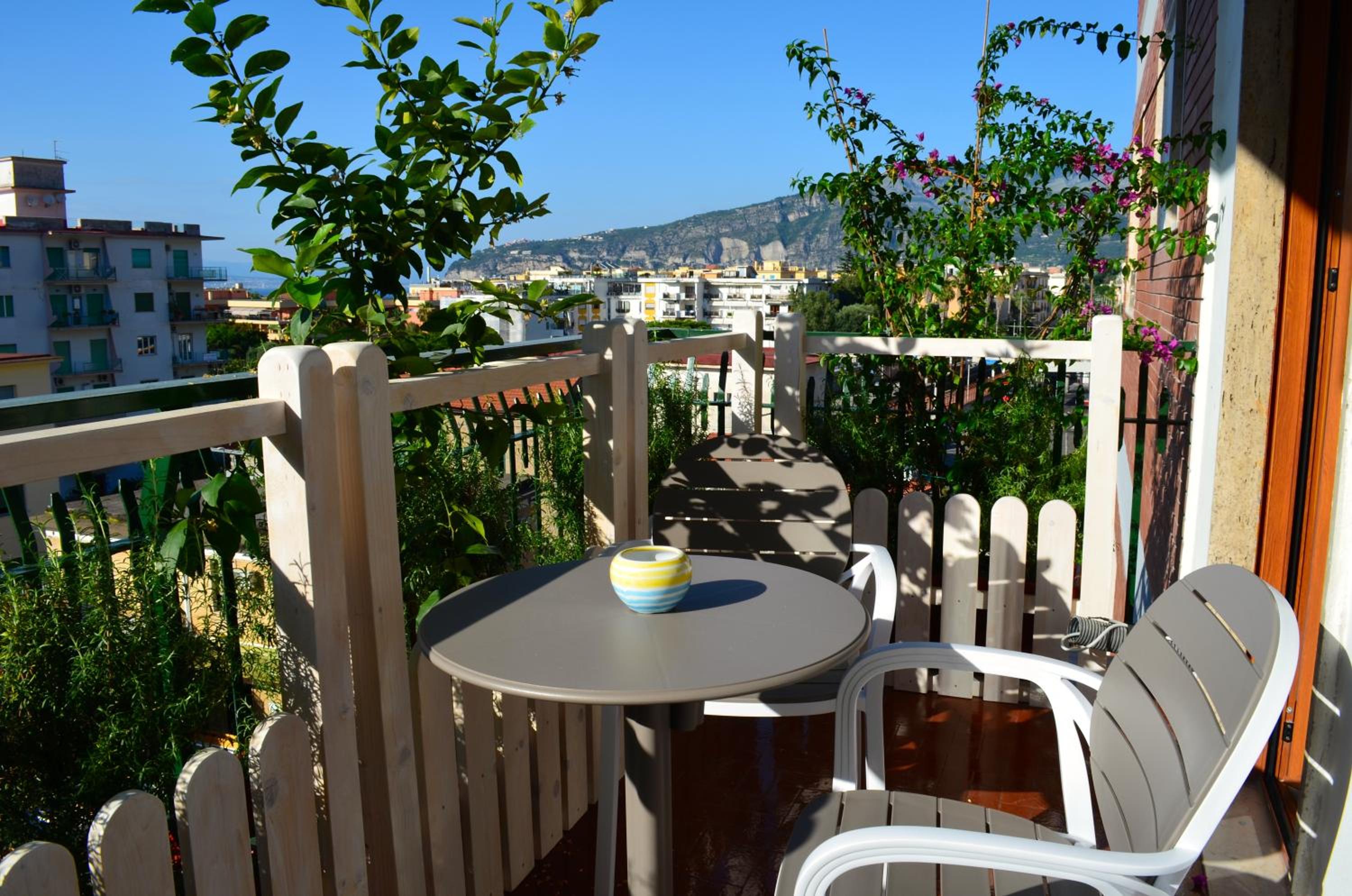 Luiselle Charming Accommodation Sorrento City Center