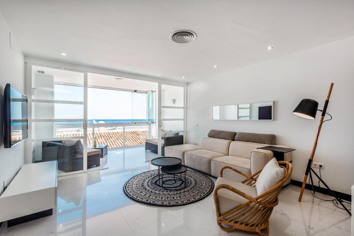 Luxury Holiday Apartment in Puerto Banus Marina with sea views photo 2
