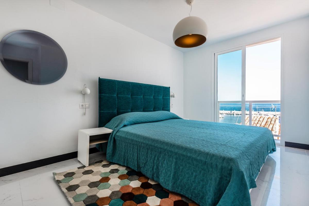 Luxury Holiday Apartment in Puerto Banus Marina with sea views photo 4