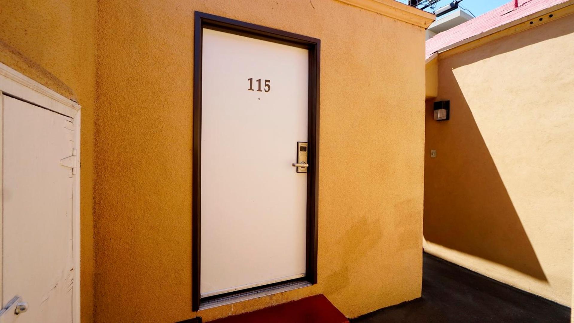 Los Angeles Vacations - El Royale Hotel - Near Universal Studios Hollywood - Property Image 50