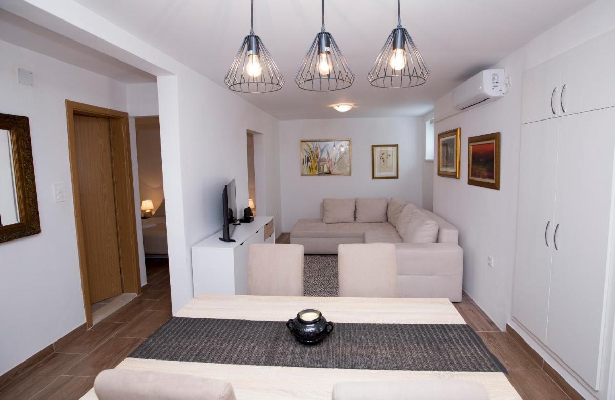 Sweet Apartment City Center Split view 2