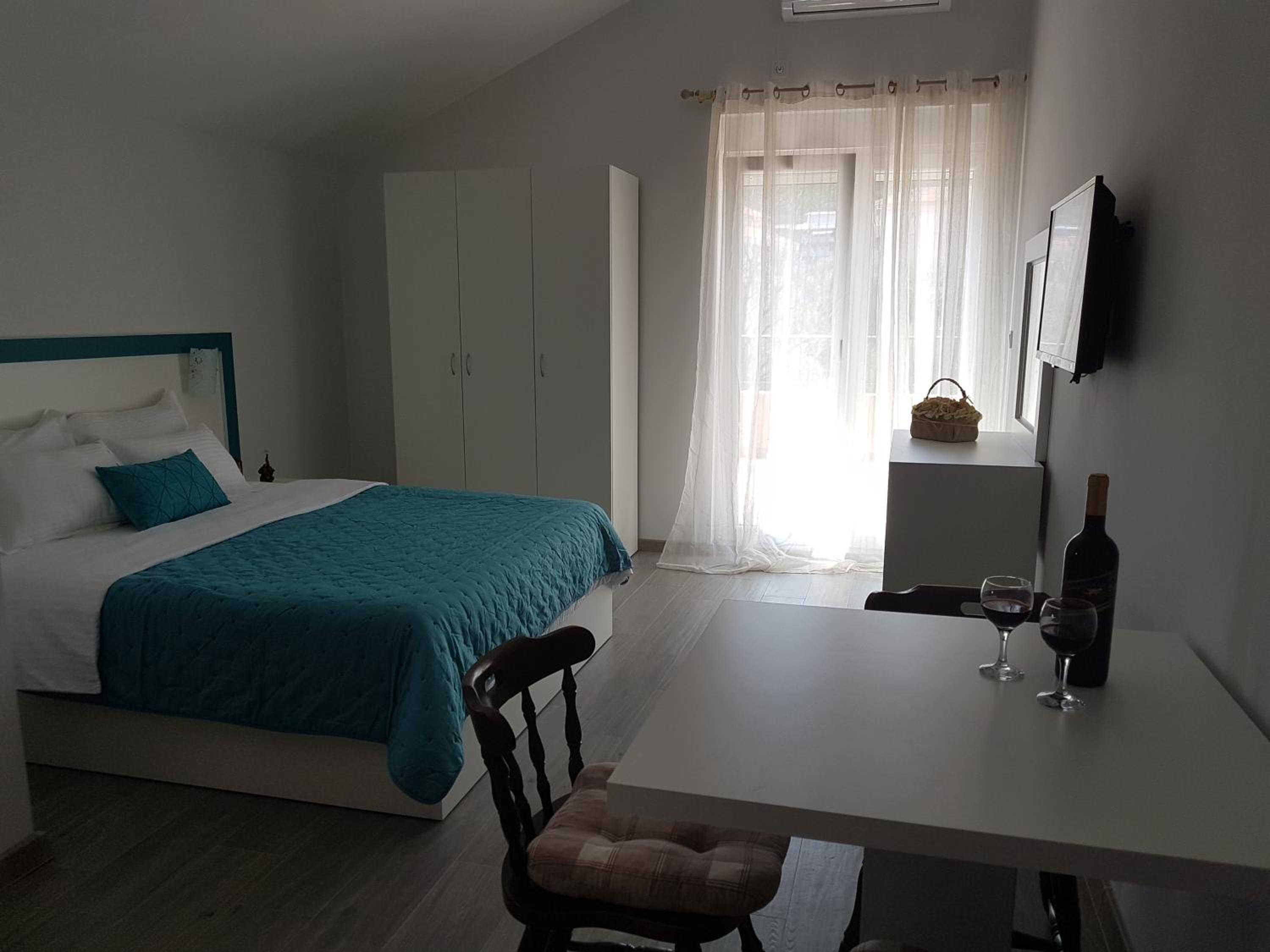 Apartments and Rooms Lijesevic