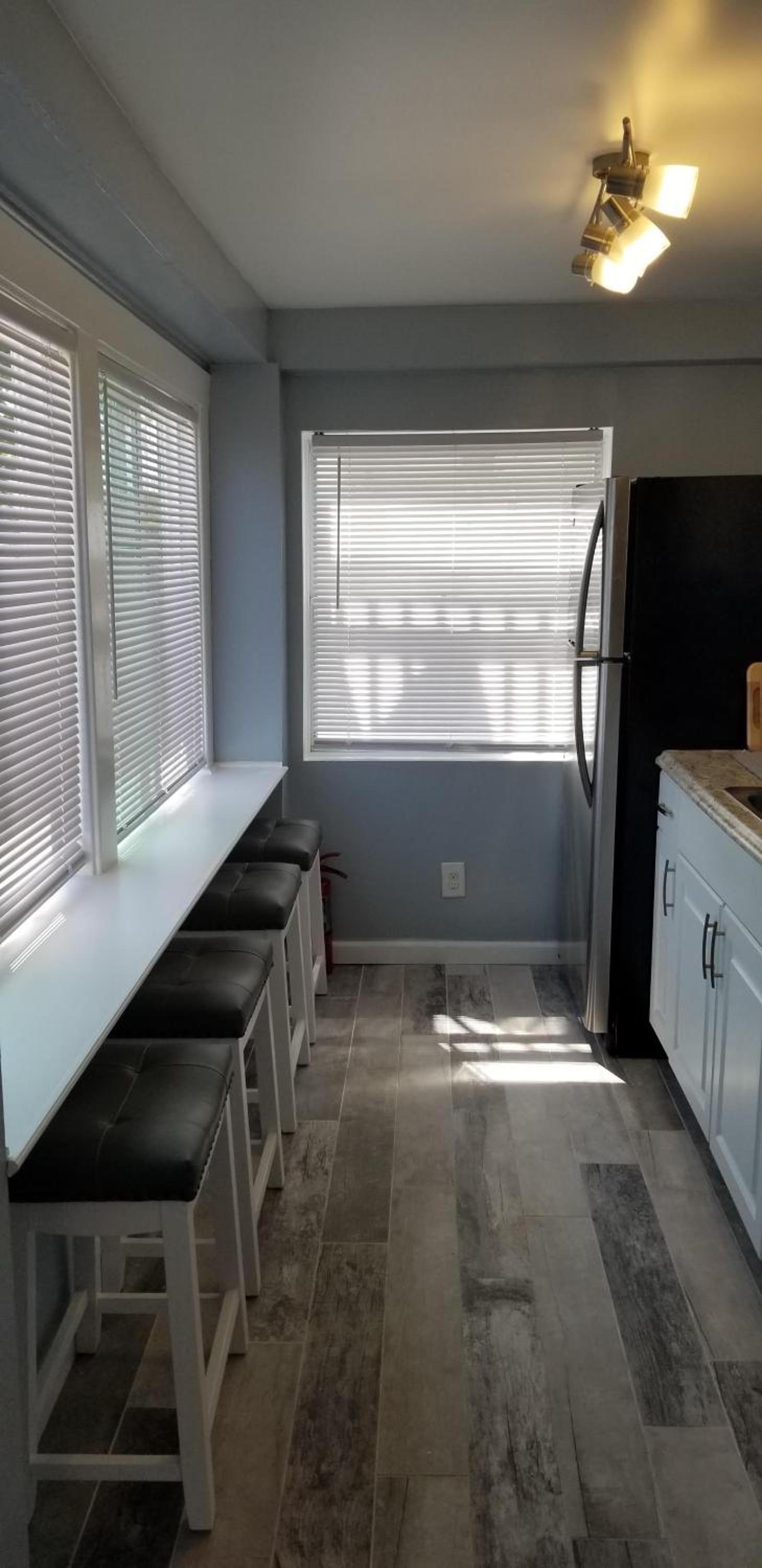 1st floor cottage! One Block to Beach, Convention Center and Wildwood Crest! view 4