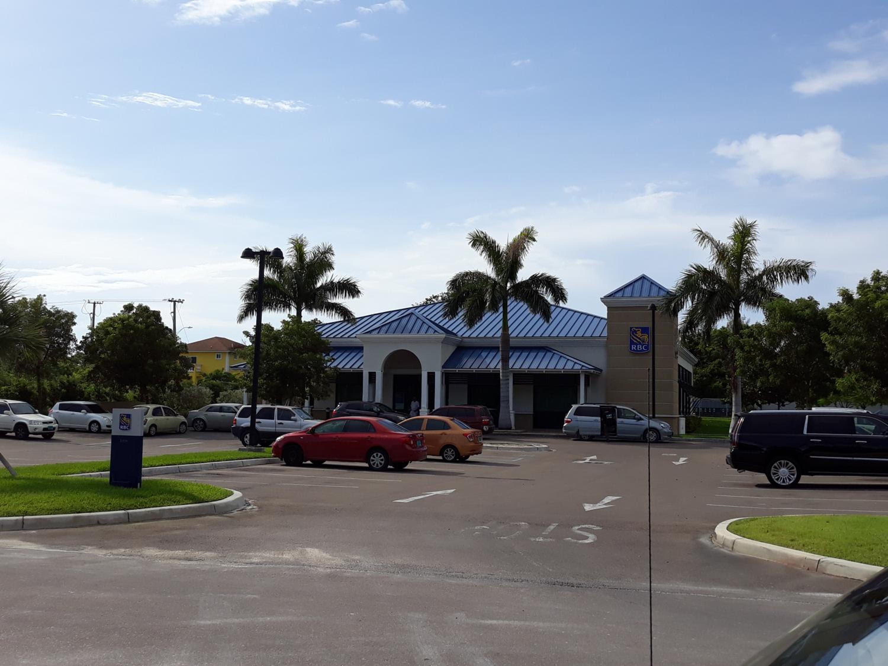 BELL At The Airport Suites Adults Only - Free Airport Transportation