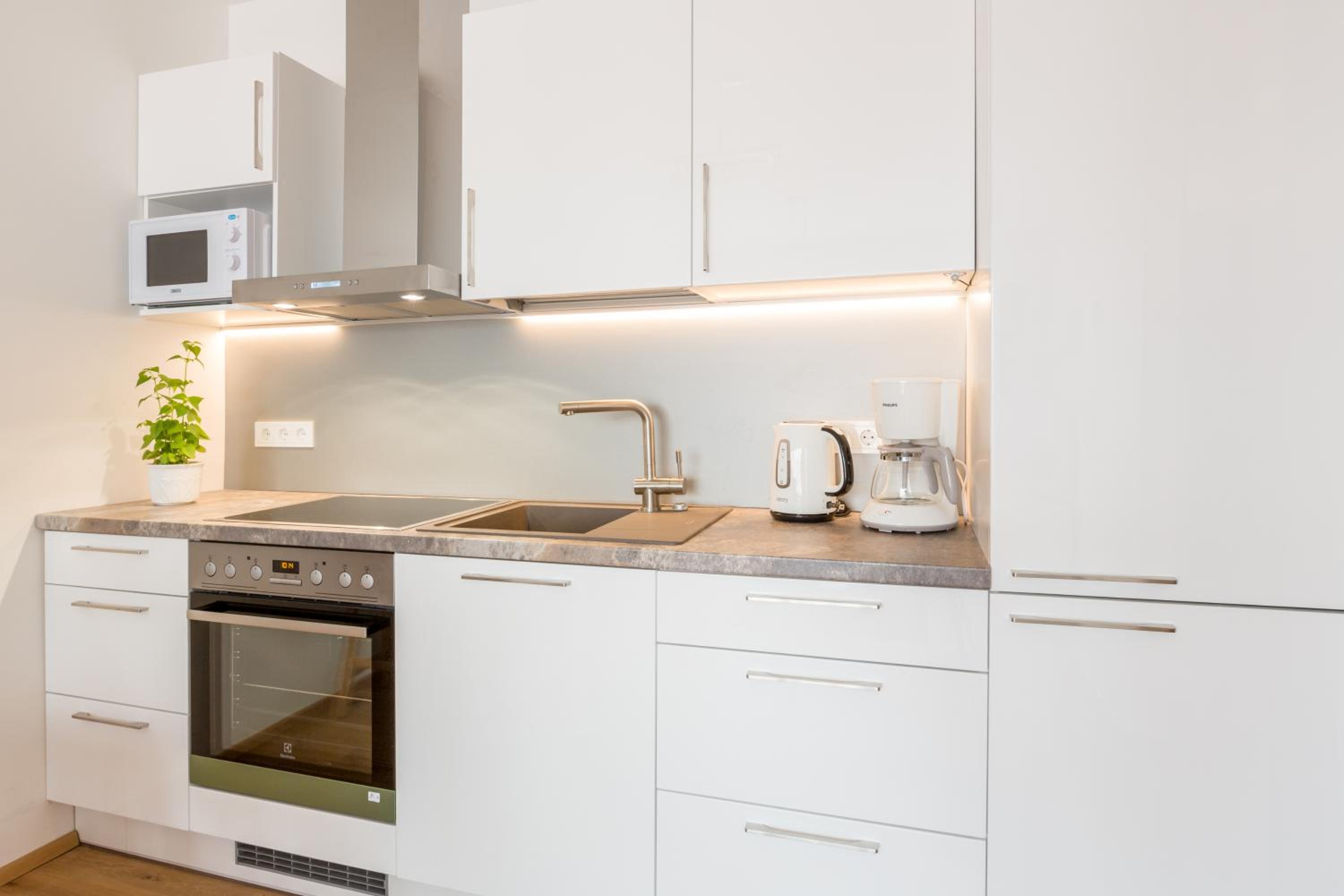 Cosy city apartment view 5