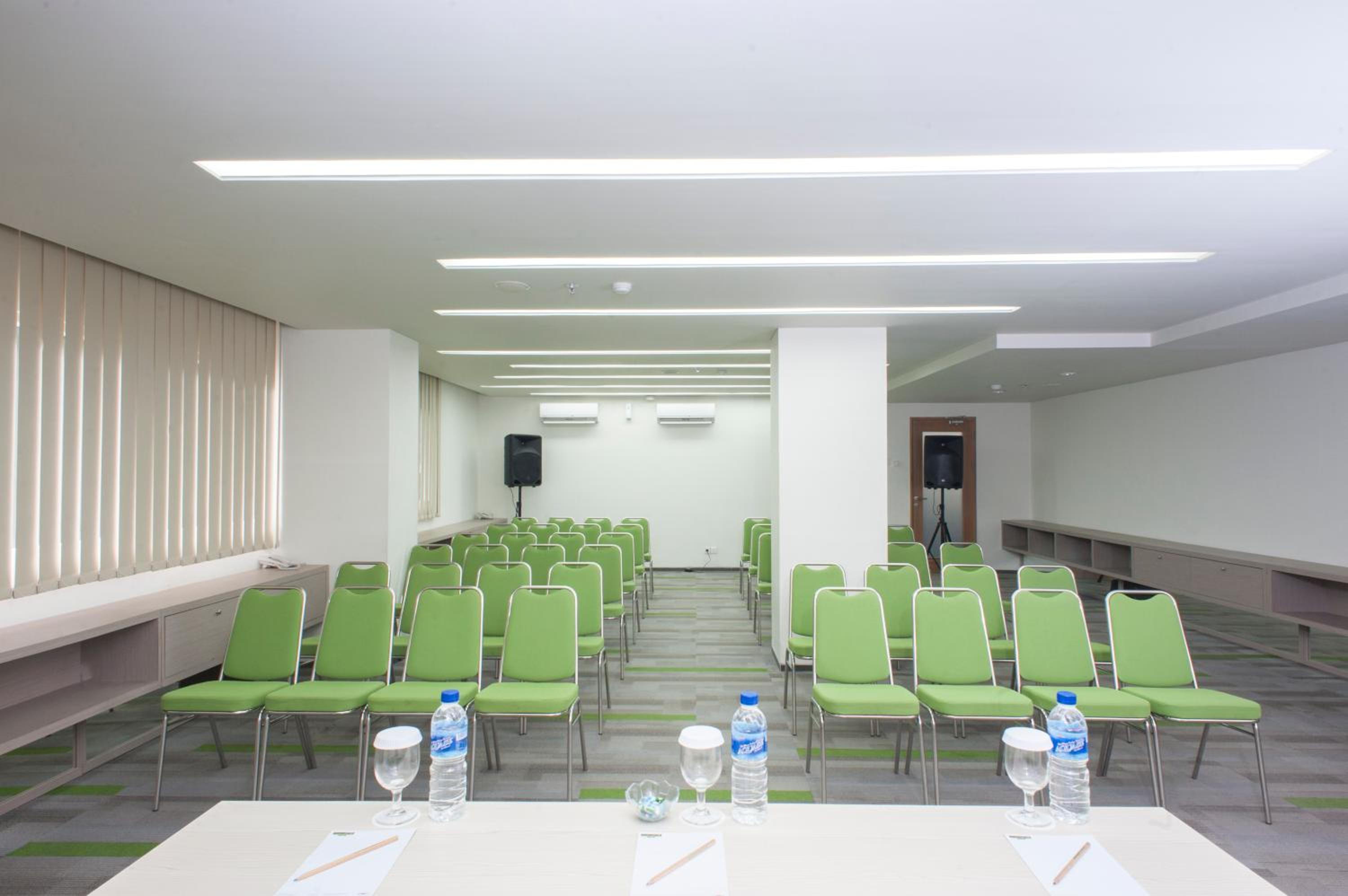 MaxOneHotels at Dharmahusada Surabaya