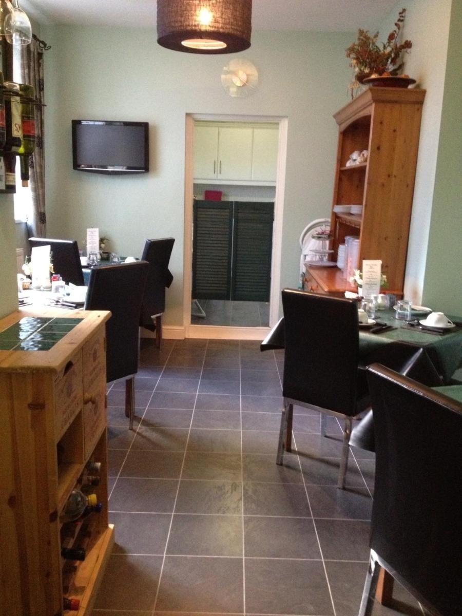 South Shields Vacations - Elmswood Guest House - Property Image 9