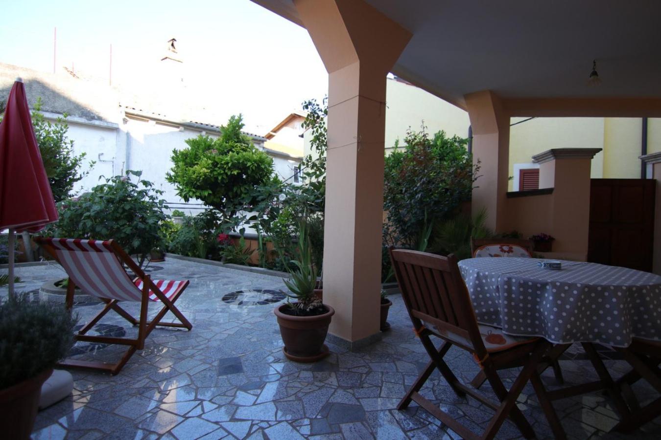 App with a lovely patio