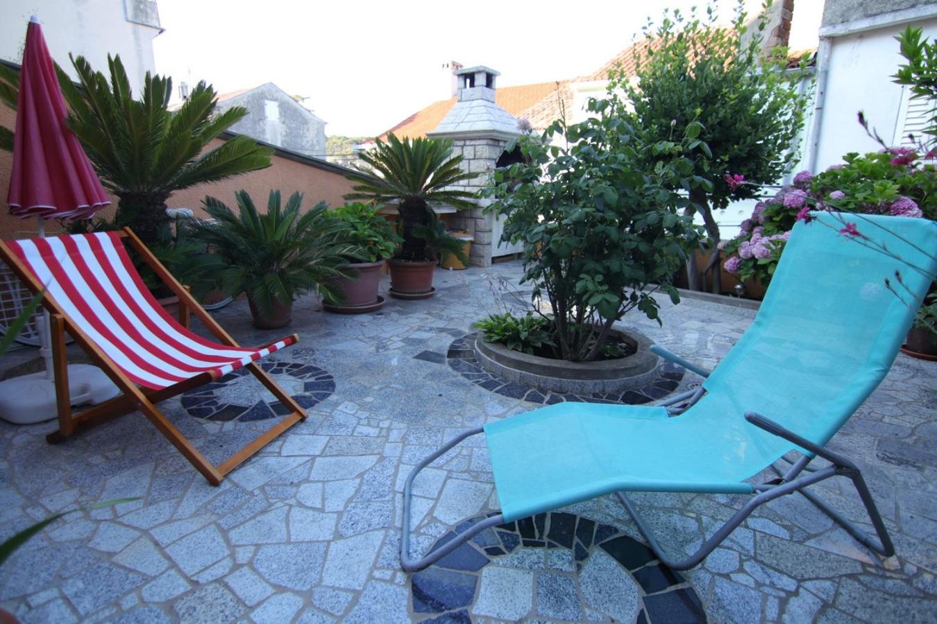 App with a lovely patio
