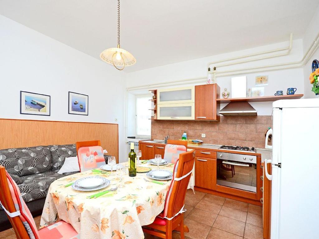 Apartments Adelmo 1189 view 3
