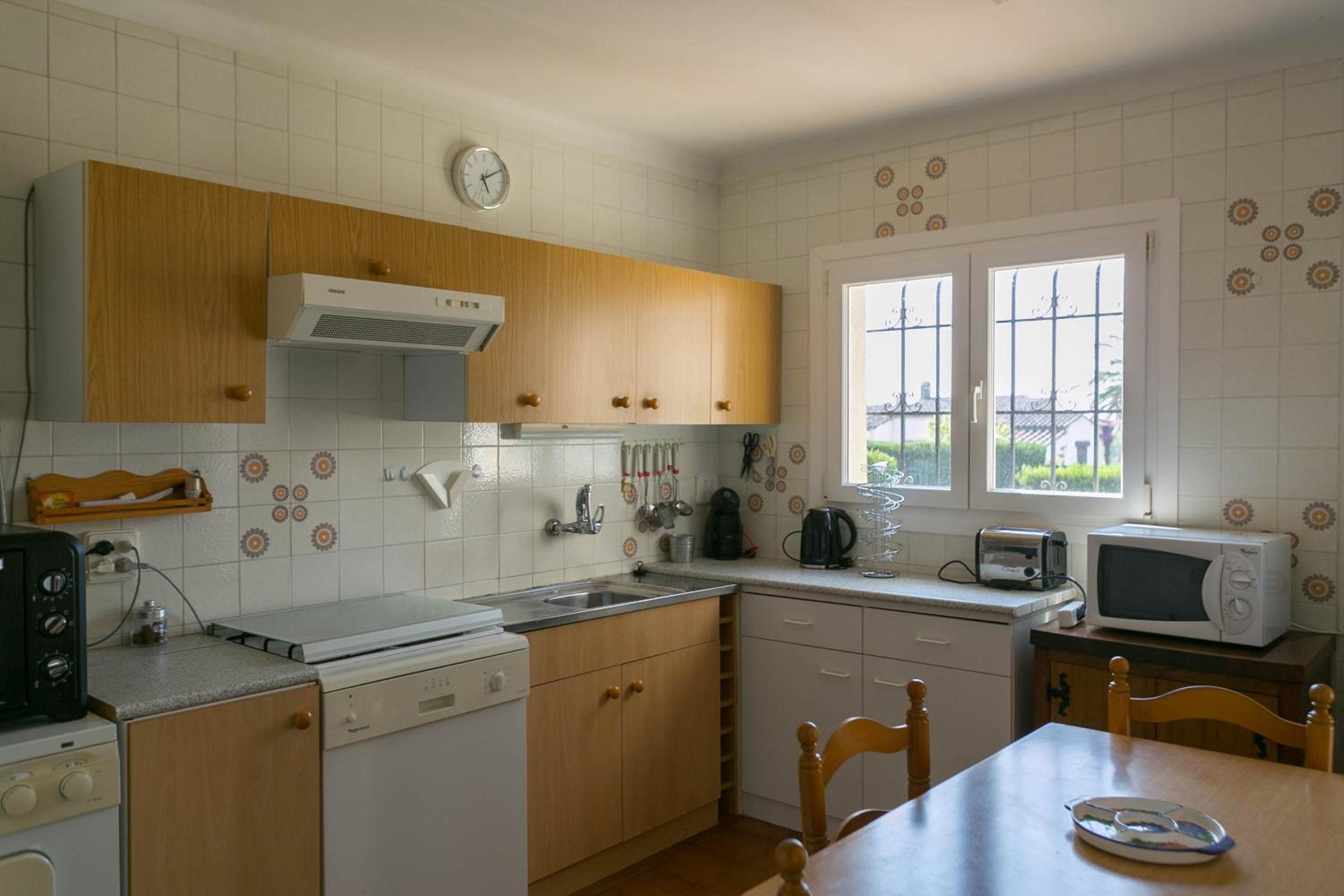2 bedroom semi-detached house in Urb. Torre Gran LEstartit. Garden and community pool Ref:H38 view 2