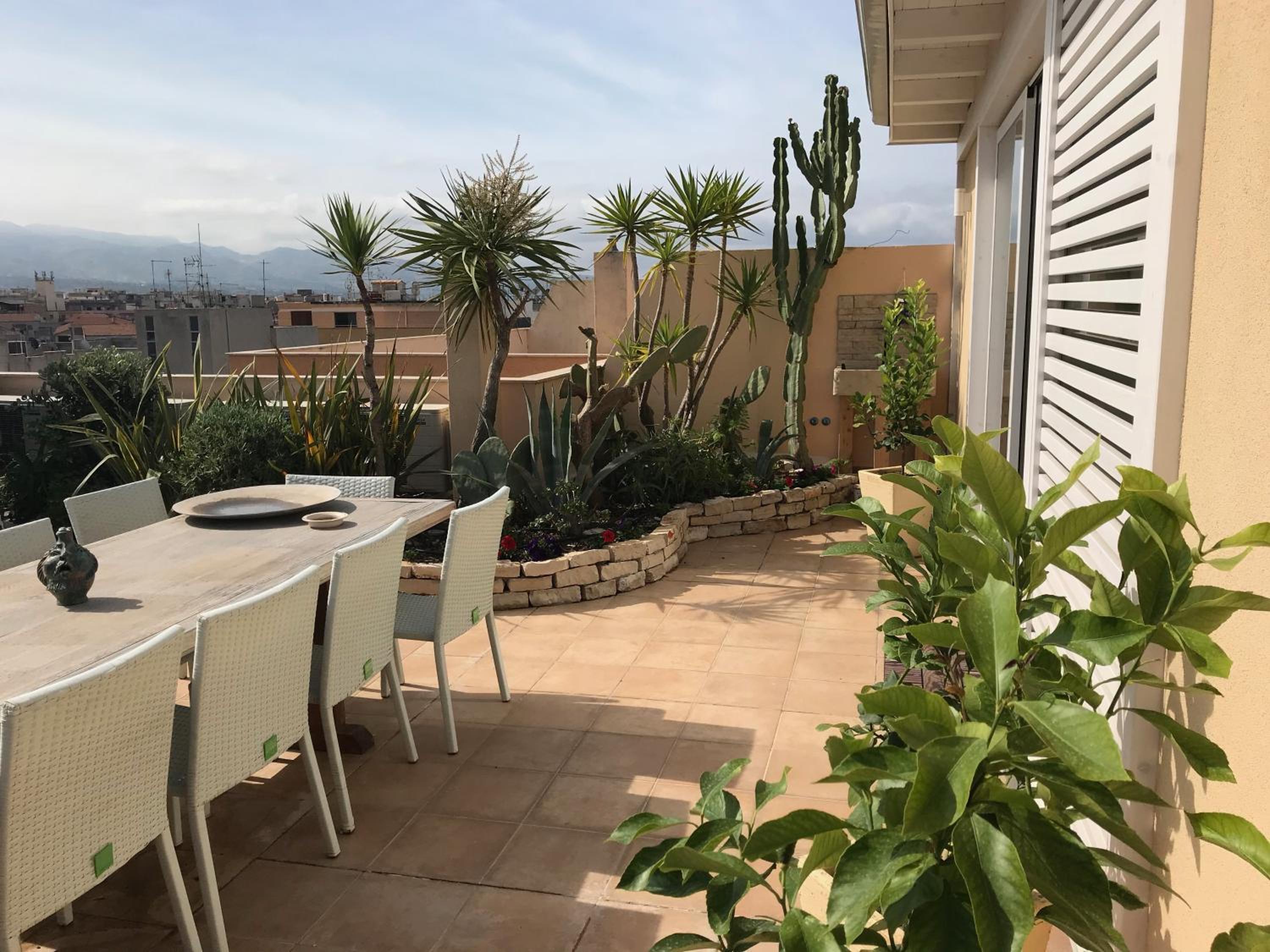 Sunset Terrazza en Reggio Calabria — balance & terrace