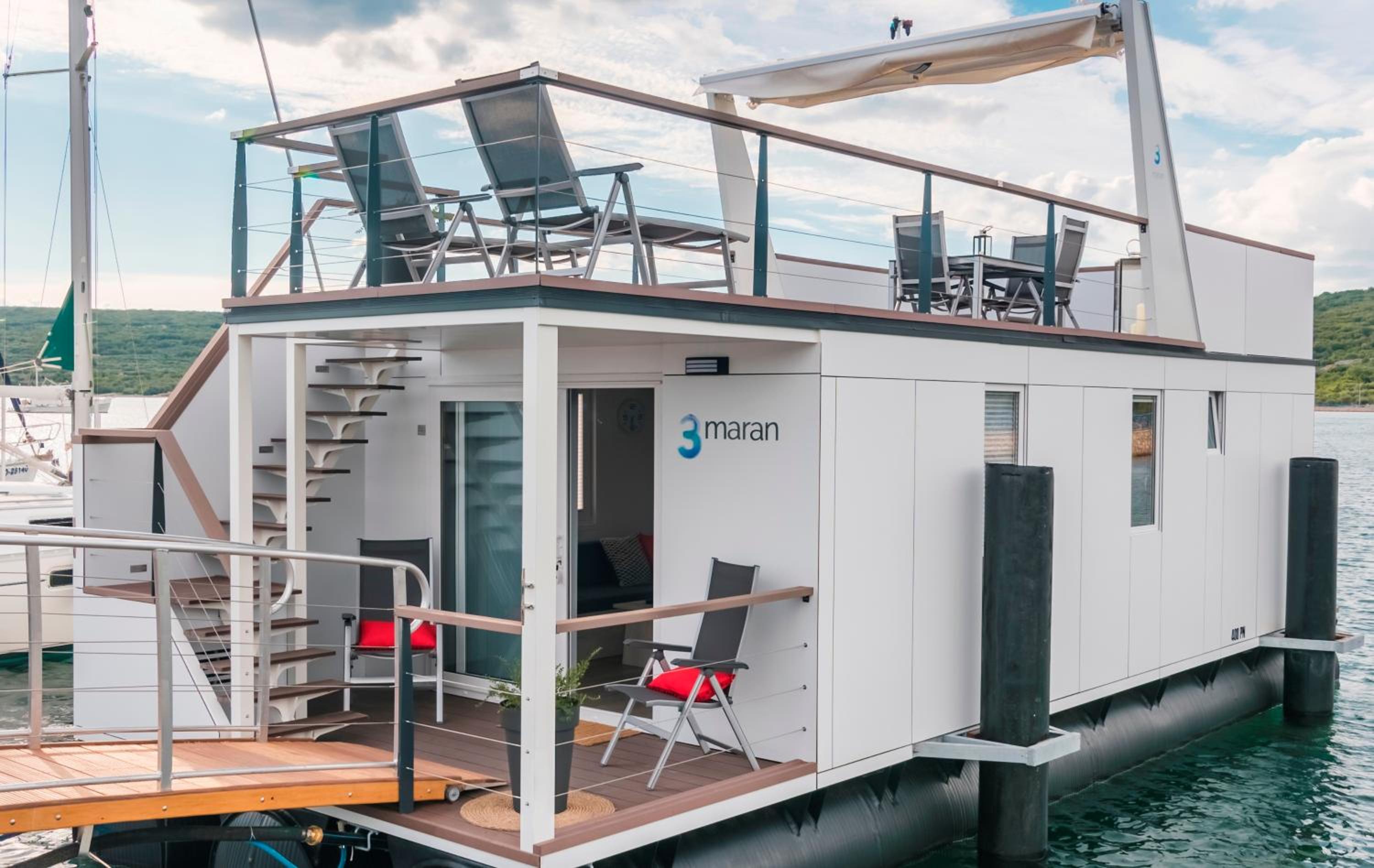 Floating Holiday Home view 3