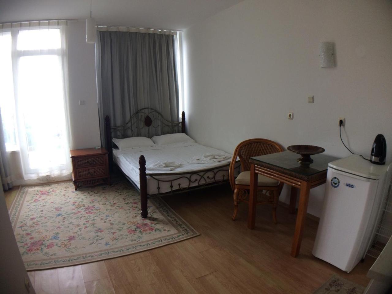 Oasis Suites Apartments and Studios