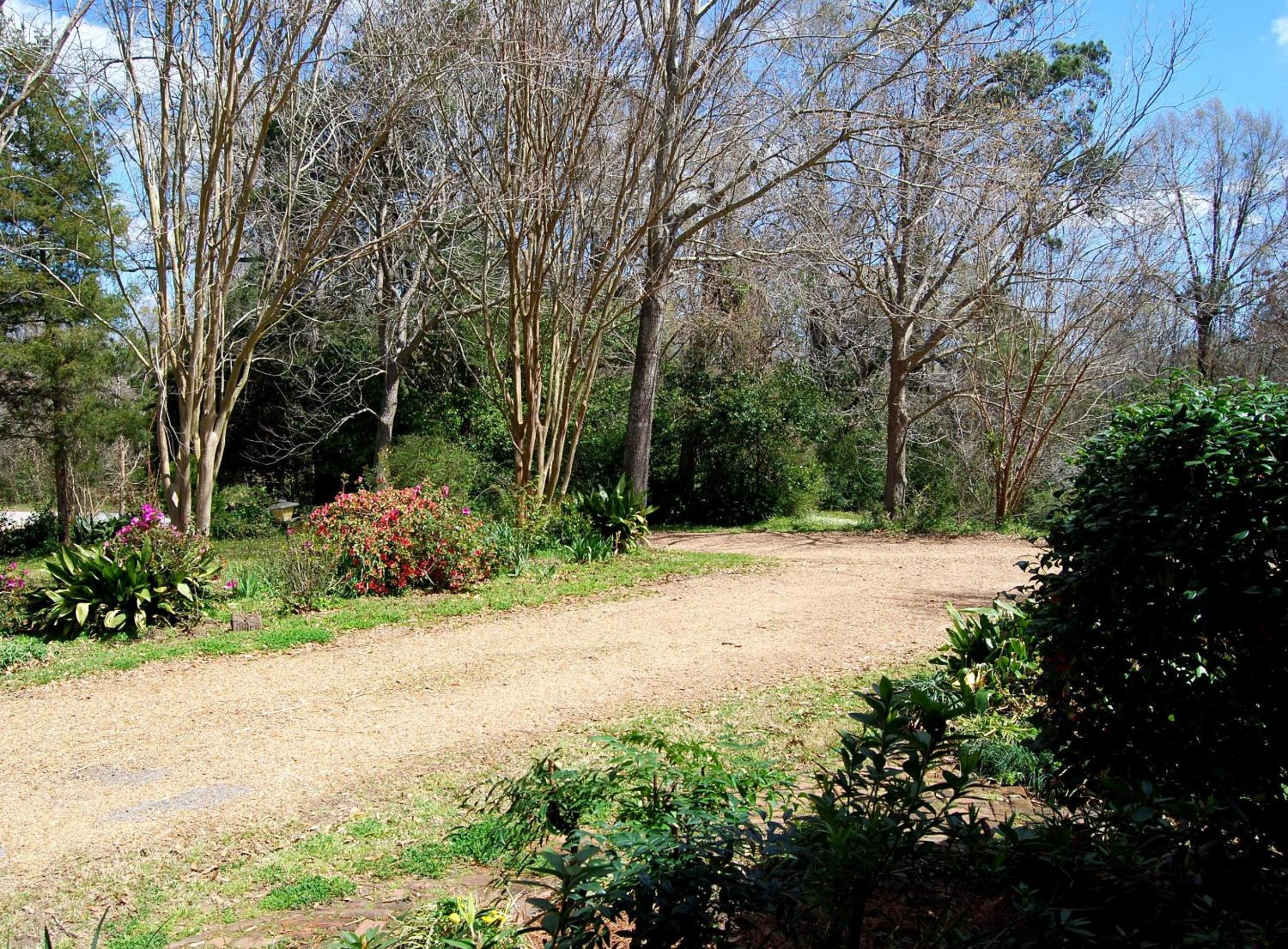 Natchez Vacations - Glenfield Plantation Historic Antebellum Bed and Breakfast - Property Image 12