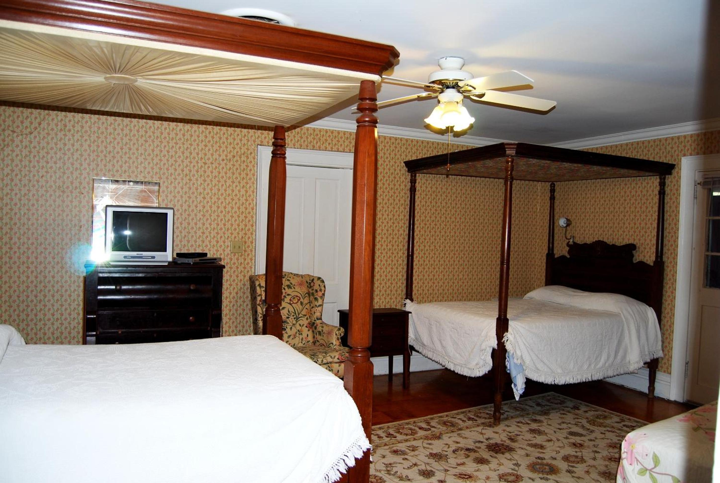 Natchez Vacations - Glenfield Plantation Historic Antebellum Bed and Breakfast - Property Image 1
