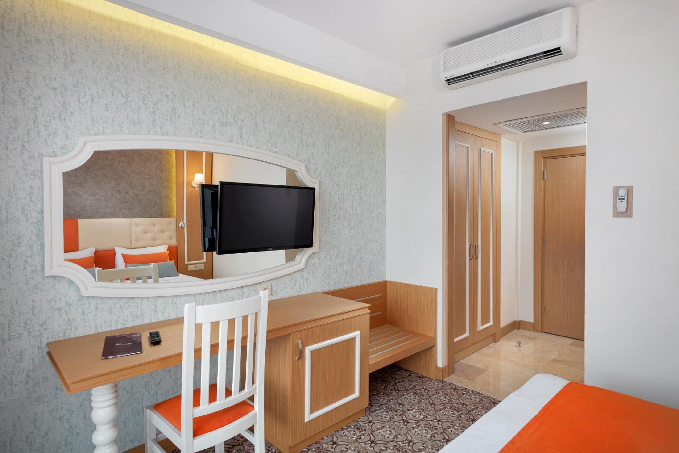 Golden Orange Hotel - Image 29