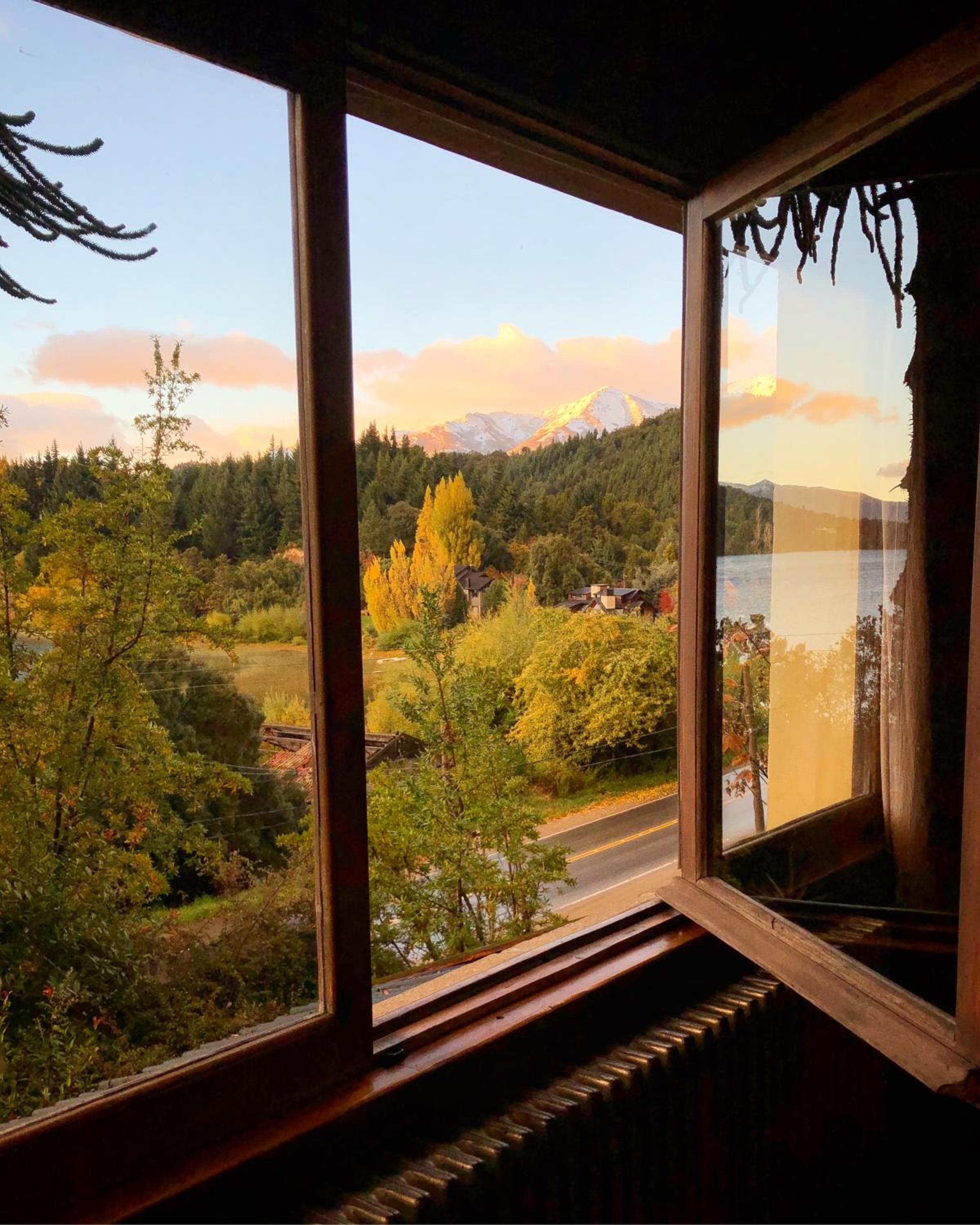 Los Juncos Patagonian Lake House