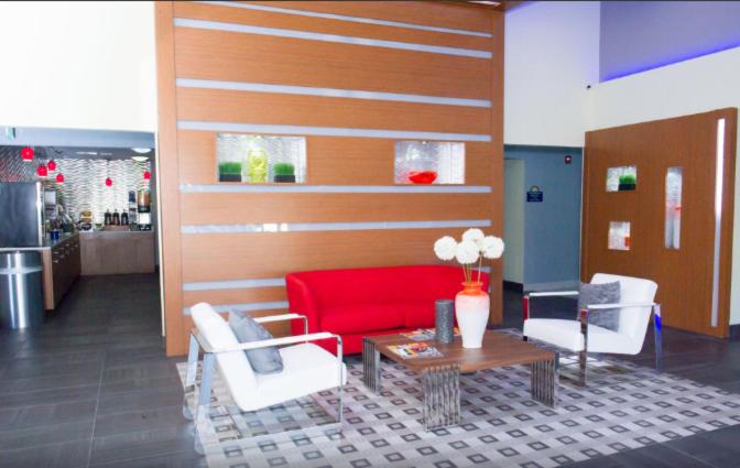 Hotel Arya Inn & Suites