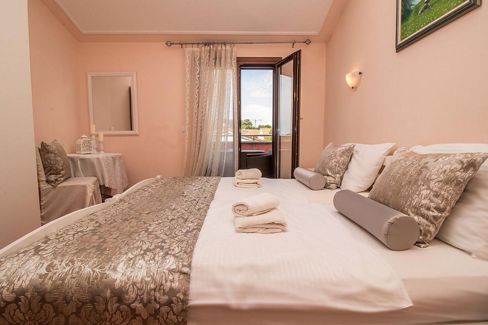 Villa Rose 2 view 3