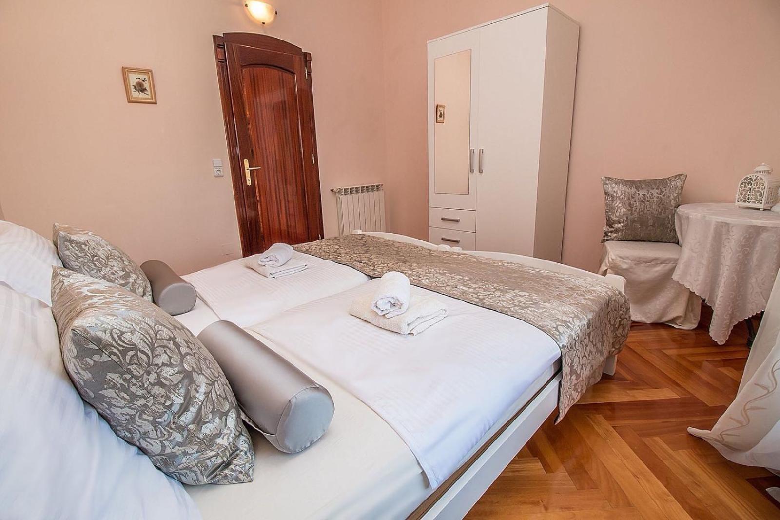 Villa Rose 2 view 4