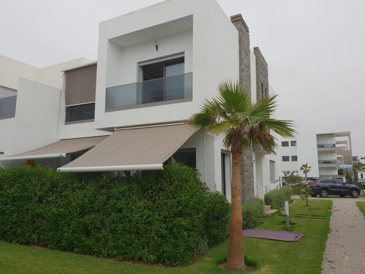 Villa Blanca Beach Pieds-Sur-Mer view 3