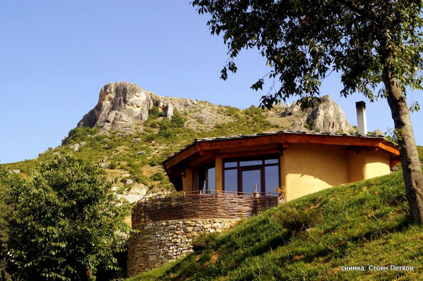 Eco Village Under the Cliffs