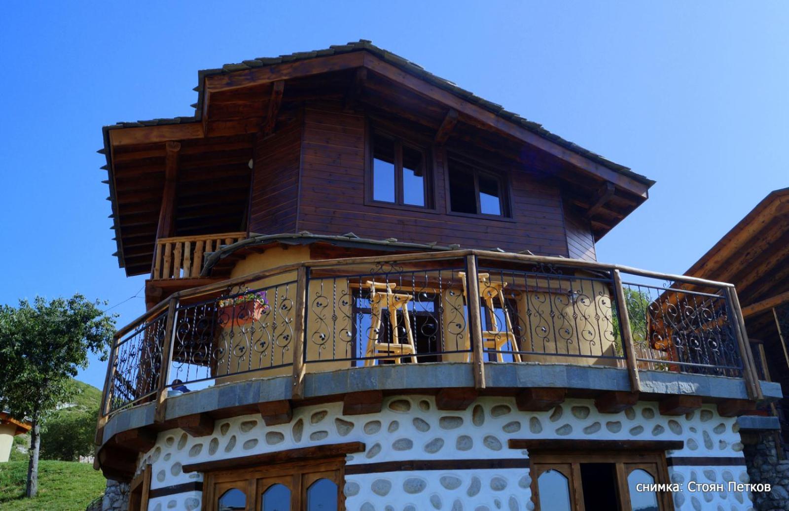 Eco Village Under the Cliffs
