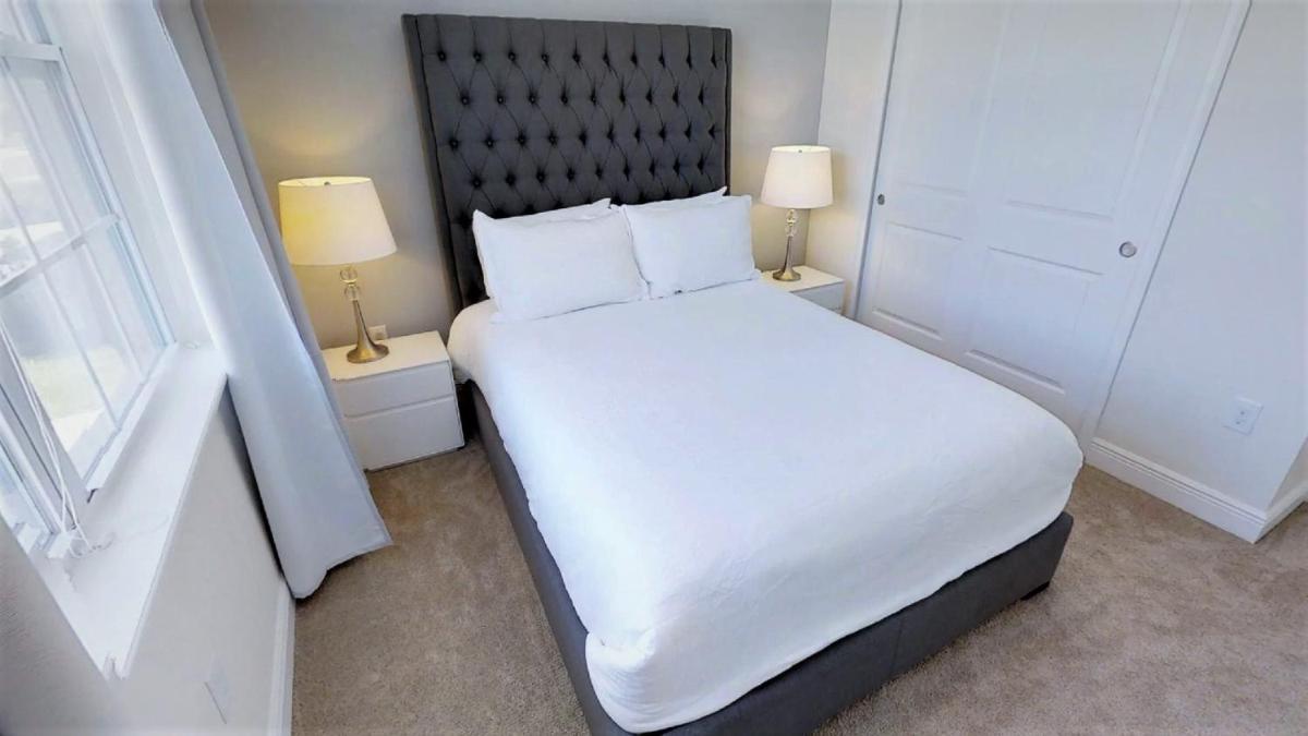 6 Bedroom Vacation Home with Pool (1829)