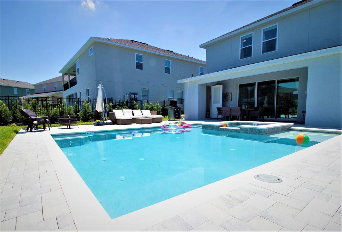 6 Bedroom Vacation Home with Pool (1829)