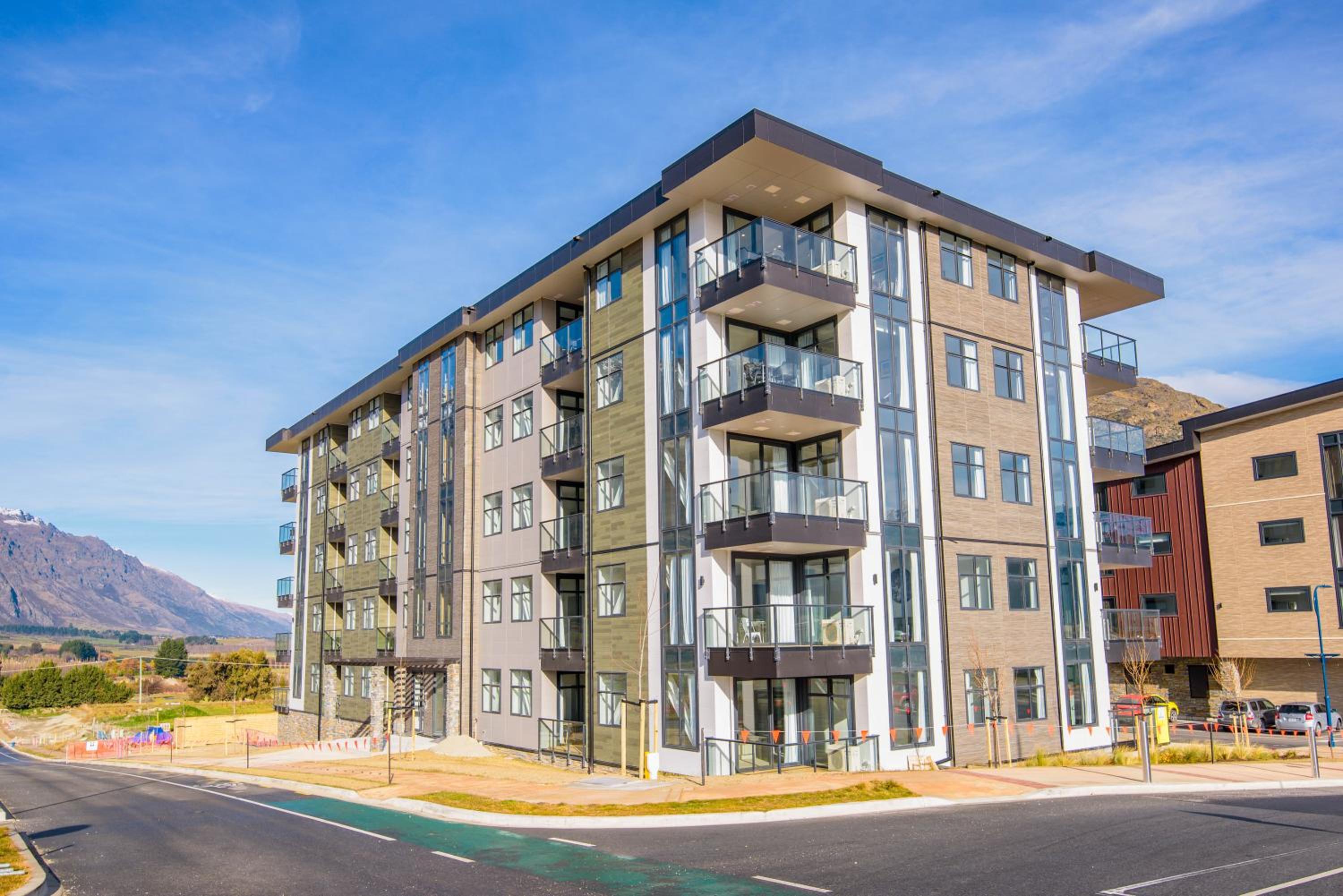 Remarkables Garden Apartment 305