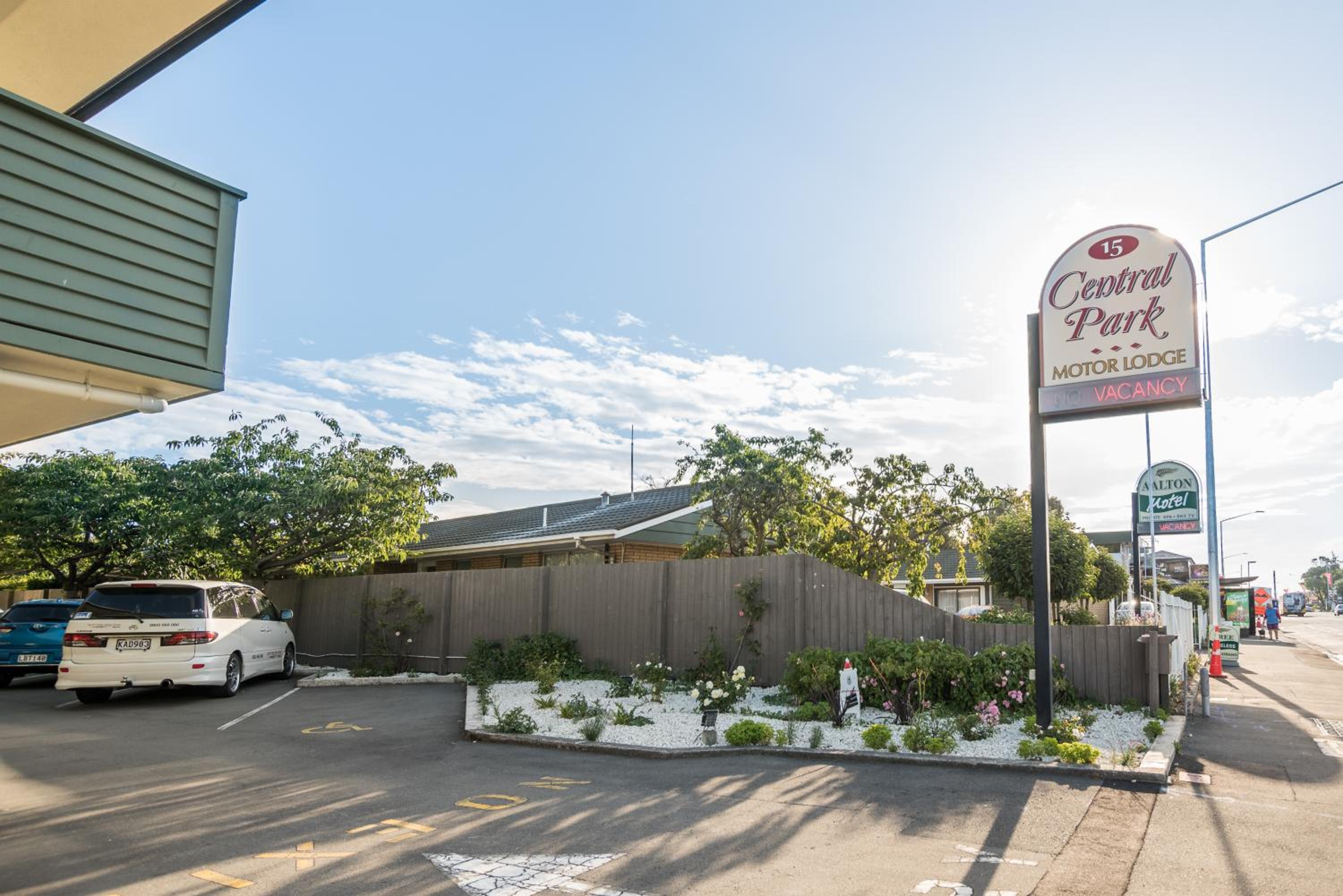 Central Park Motor Lodge - Image 2