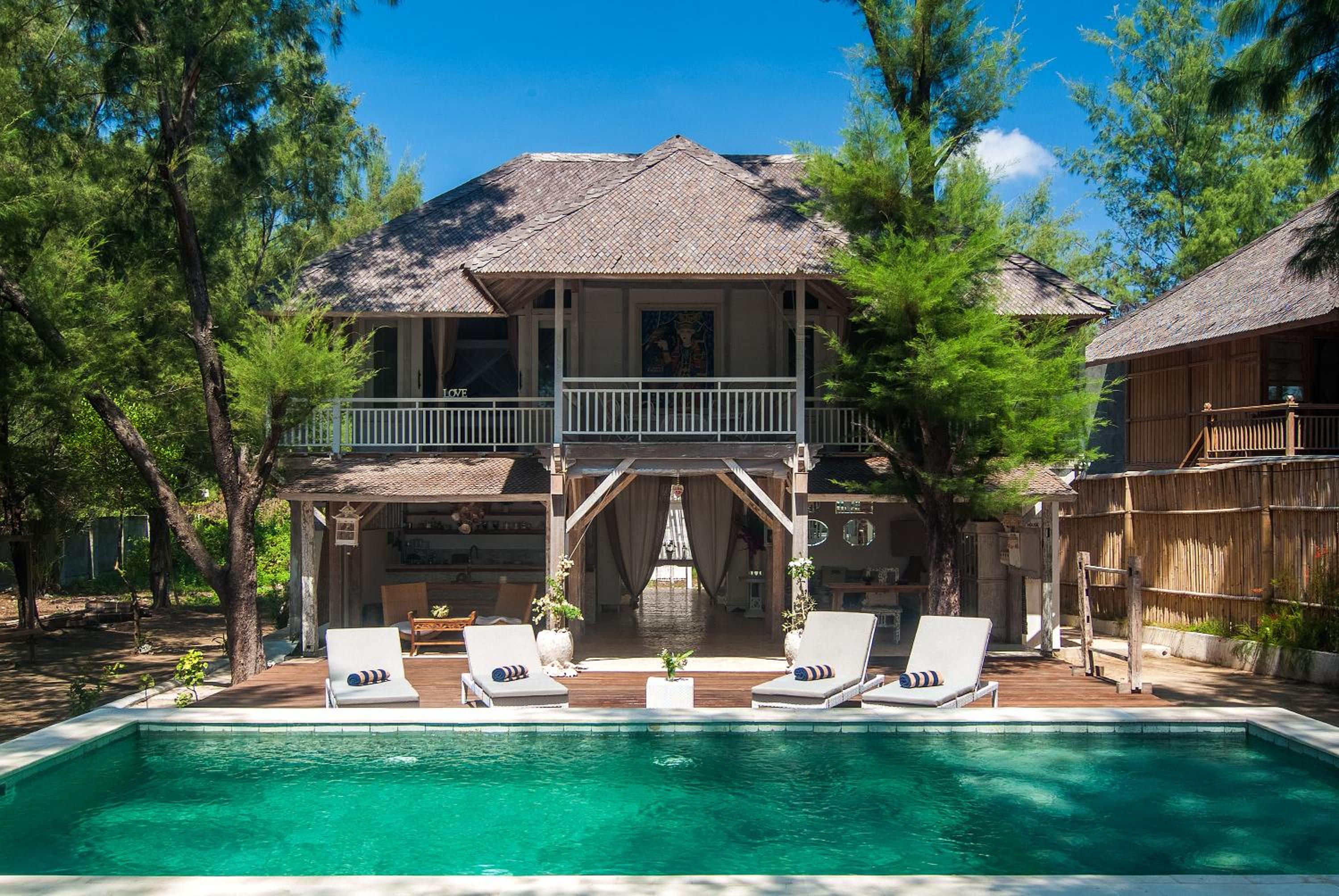 Coral Flora Villa Beach Front view 2