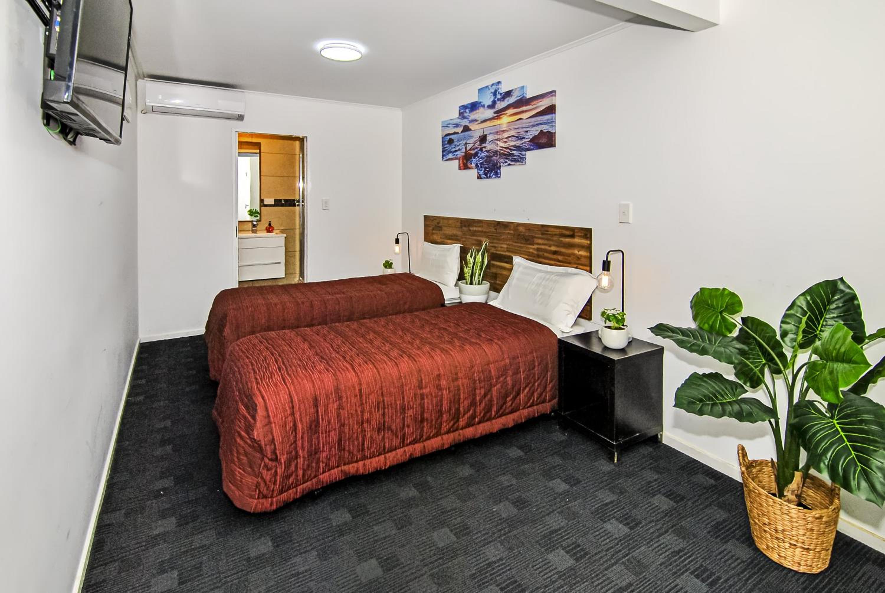 Newlands Court Motel