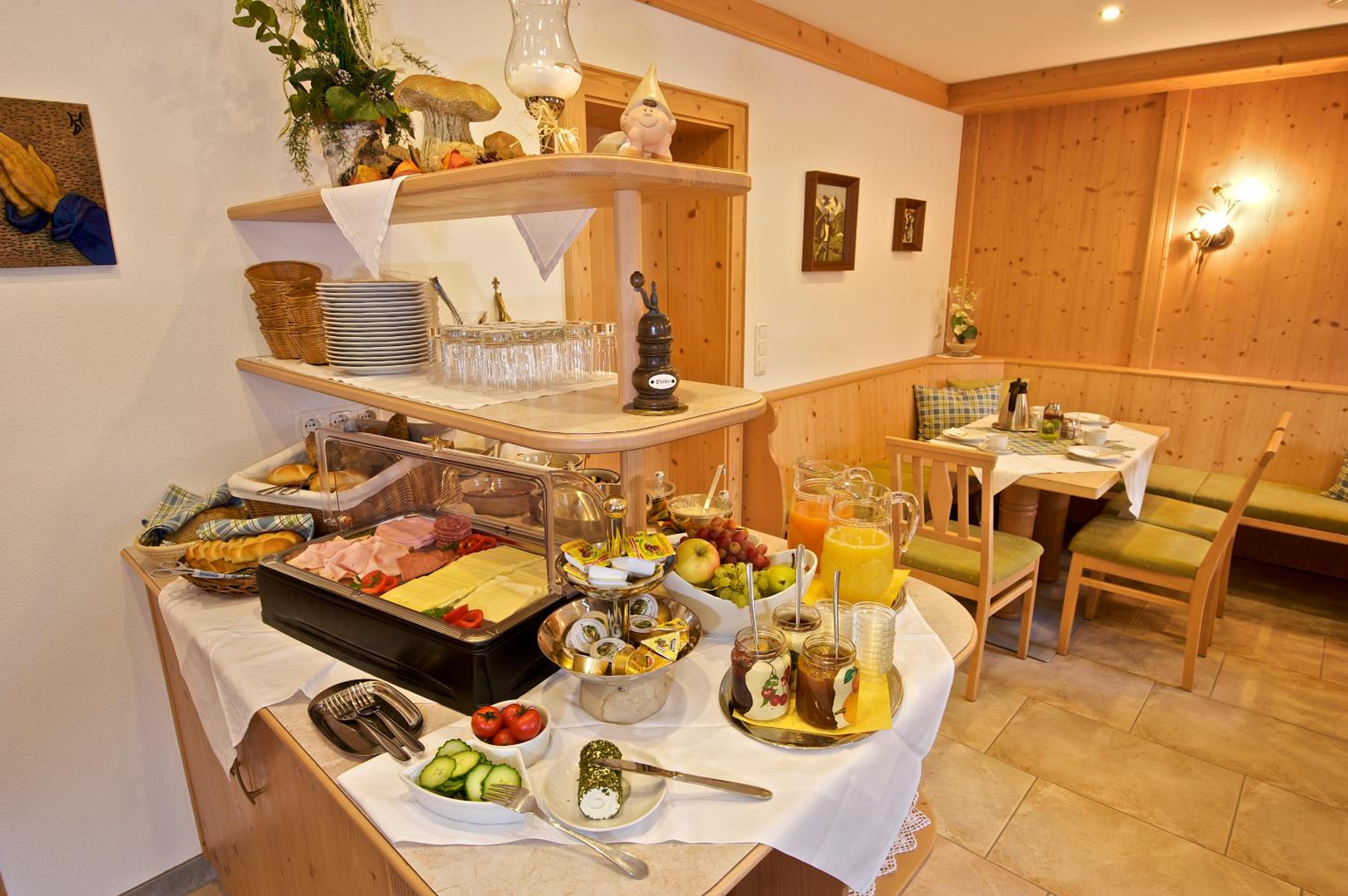 Pension Hinterholzer Apartments und Zimmer