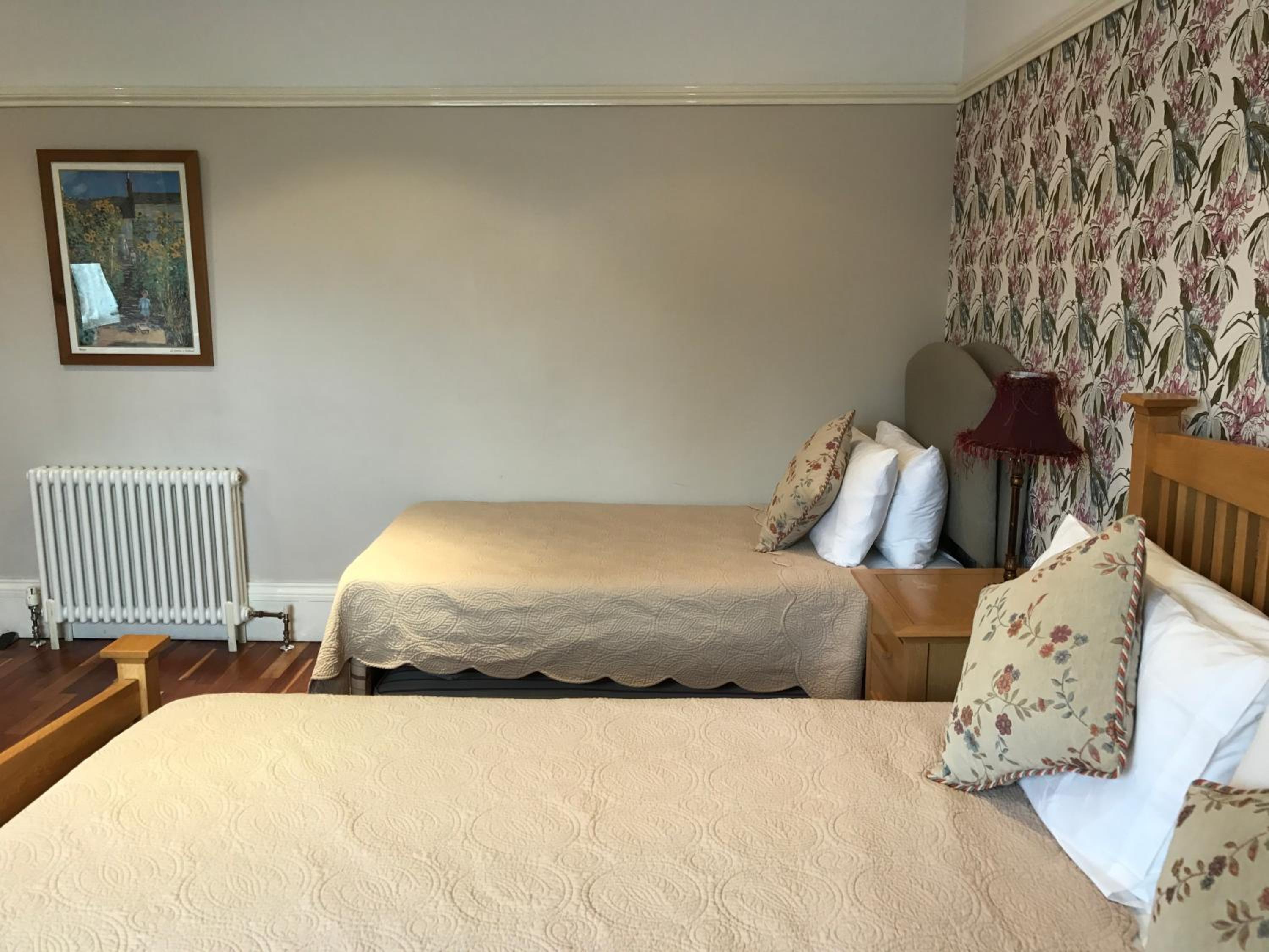Acorn Guest House in Hull