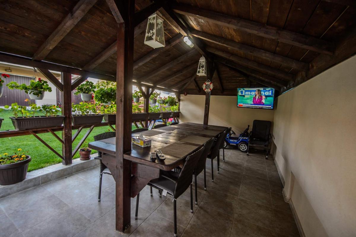 Casa lui Matei view 3