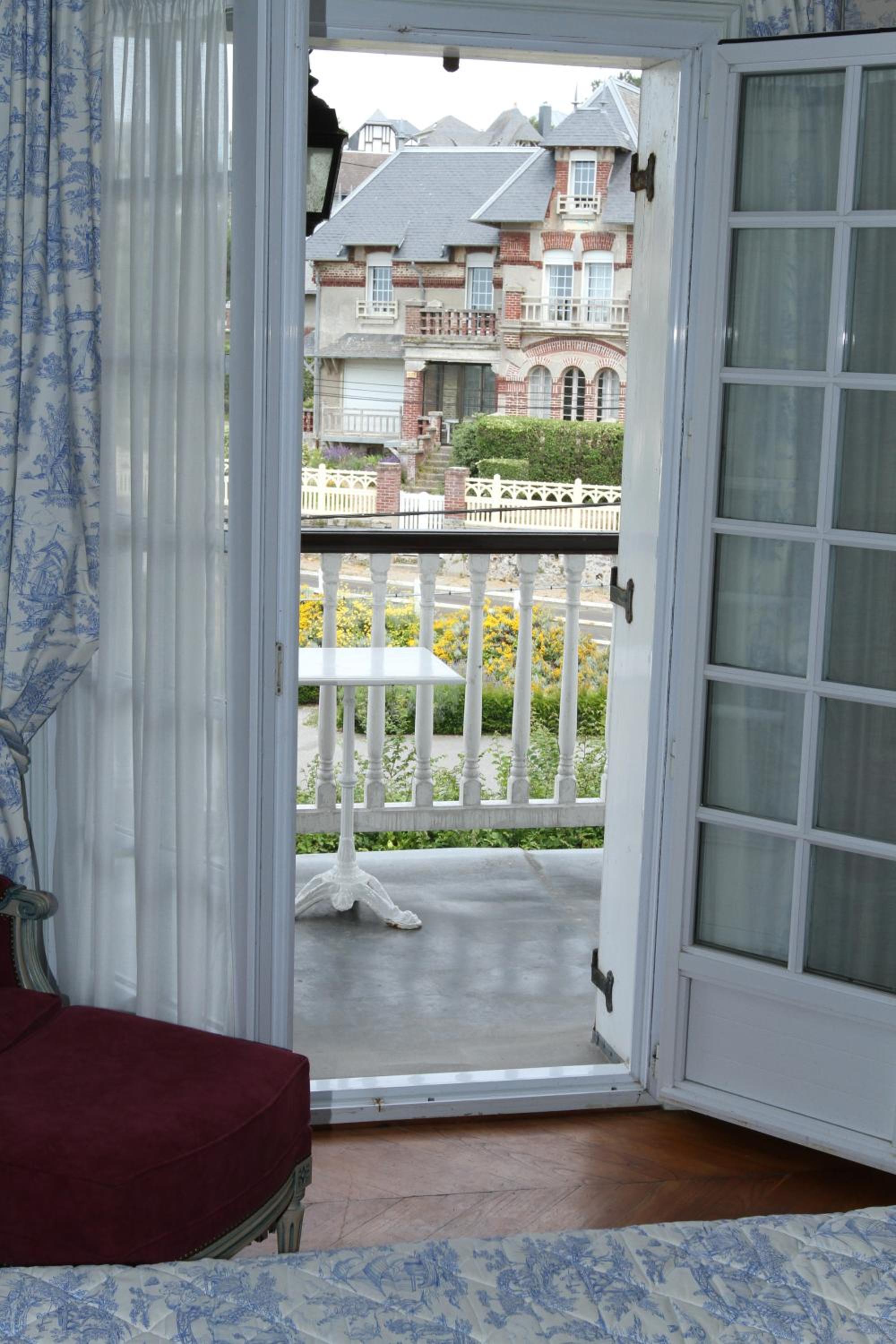 balcony