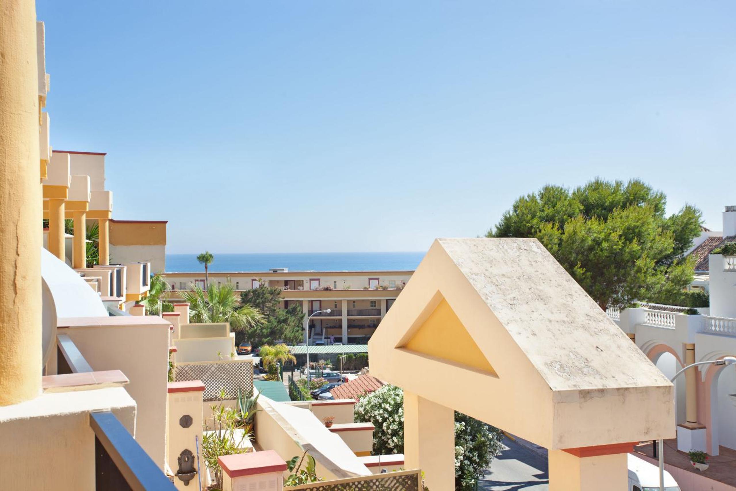 Varios apartamentos Romana Playa Elviria view 2