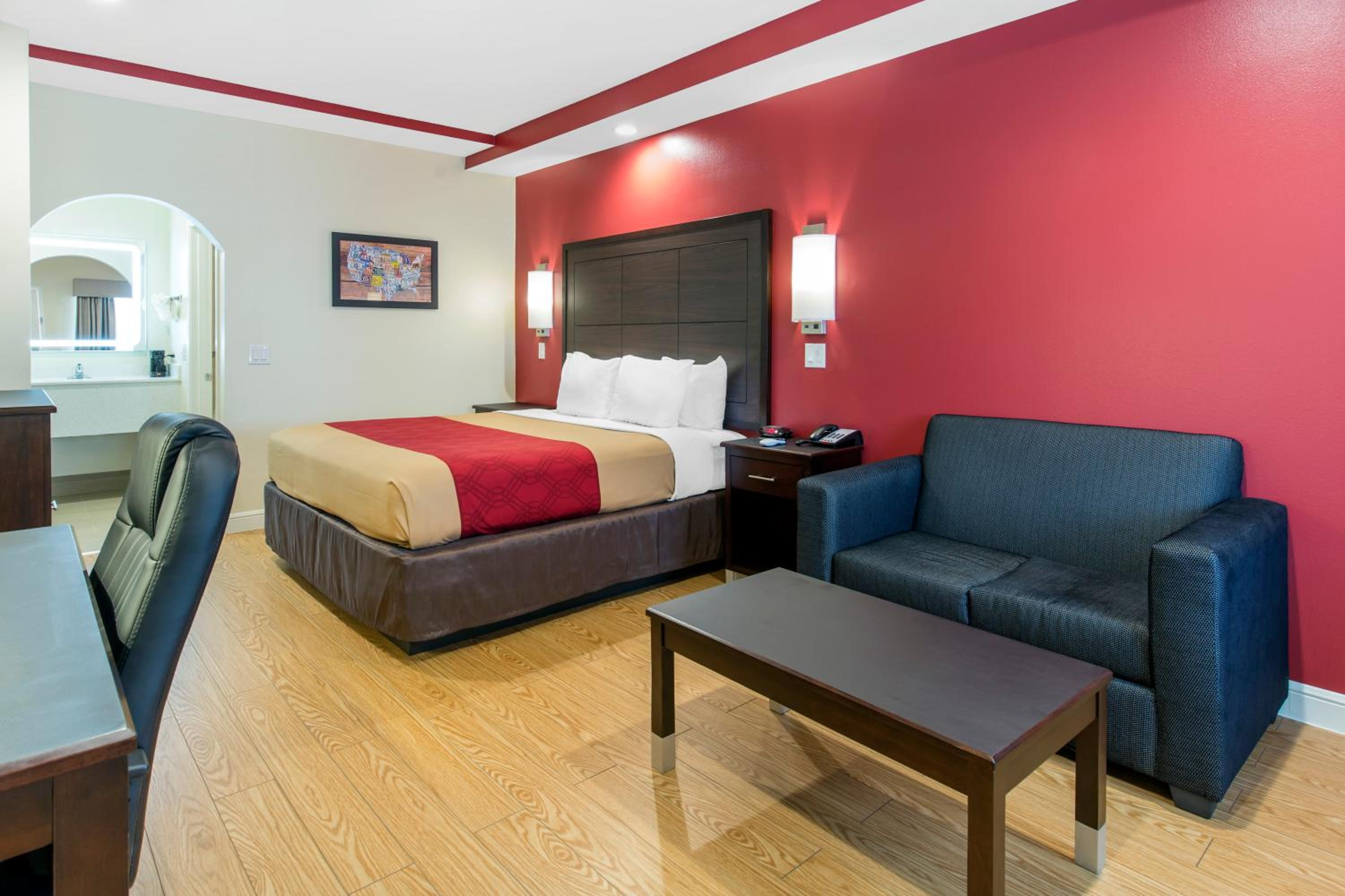 Econo Lodge Inn & Suites Houston Willowbrook 2