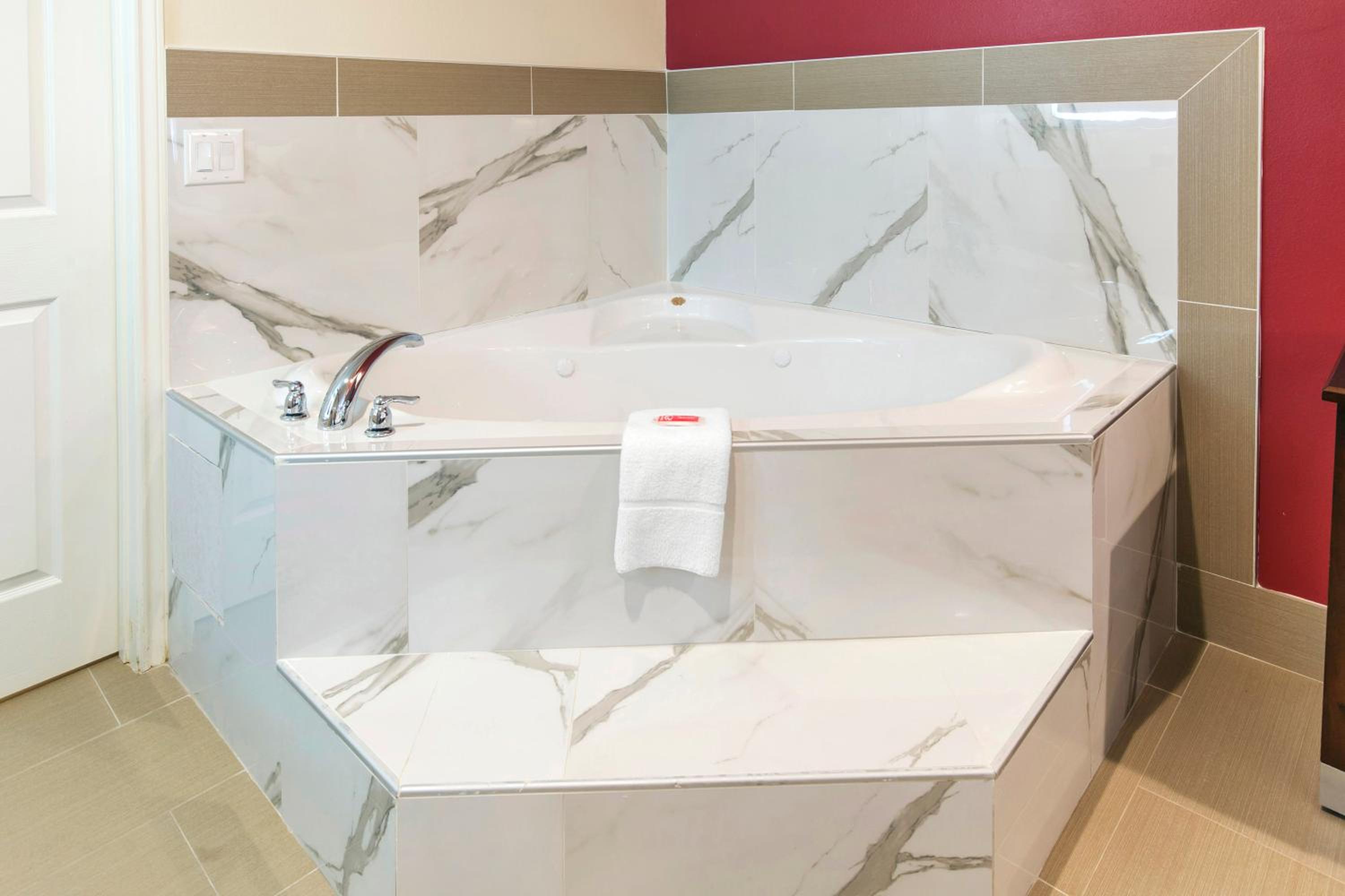 Econo Lodge Inn & Suites Houston Willowbrook 3