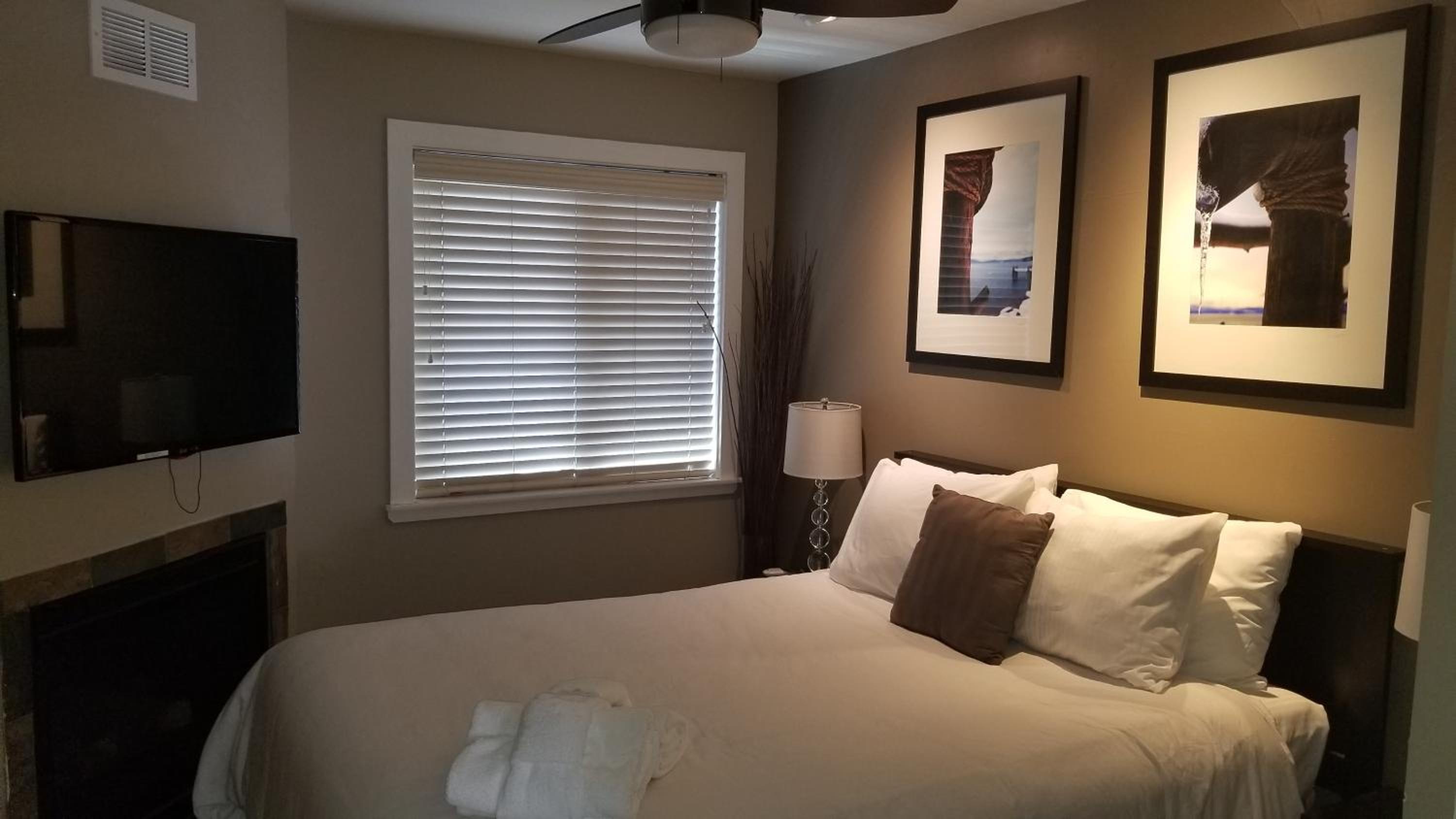 Gondola Lodge with 5-dollar Beach Voucher