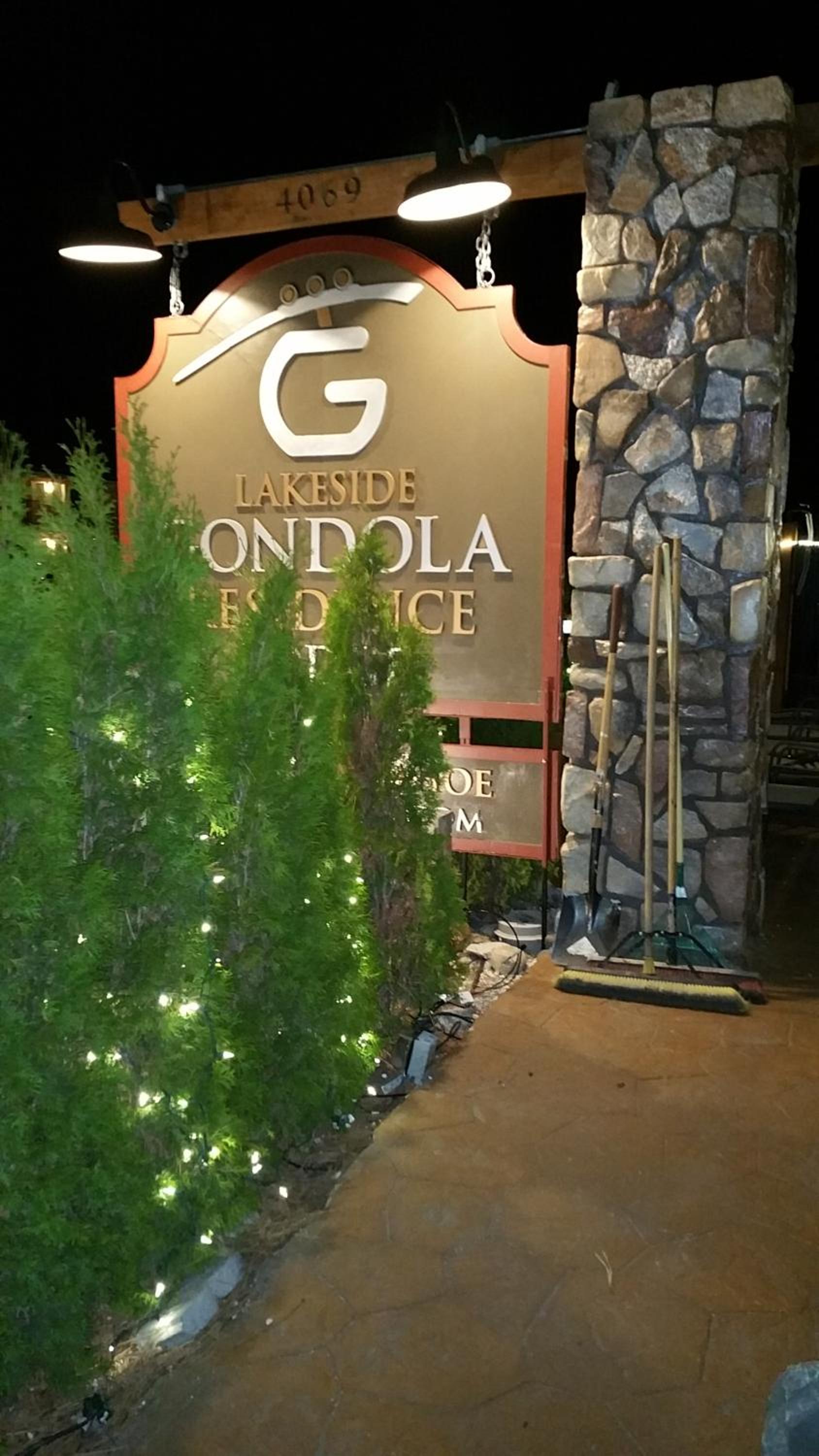 Gondola Lodge with 5-dollar Beach Voucher