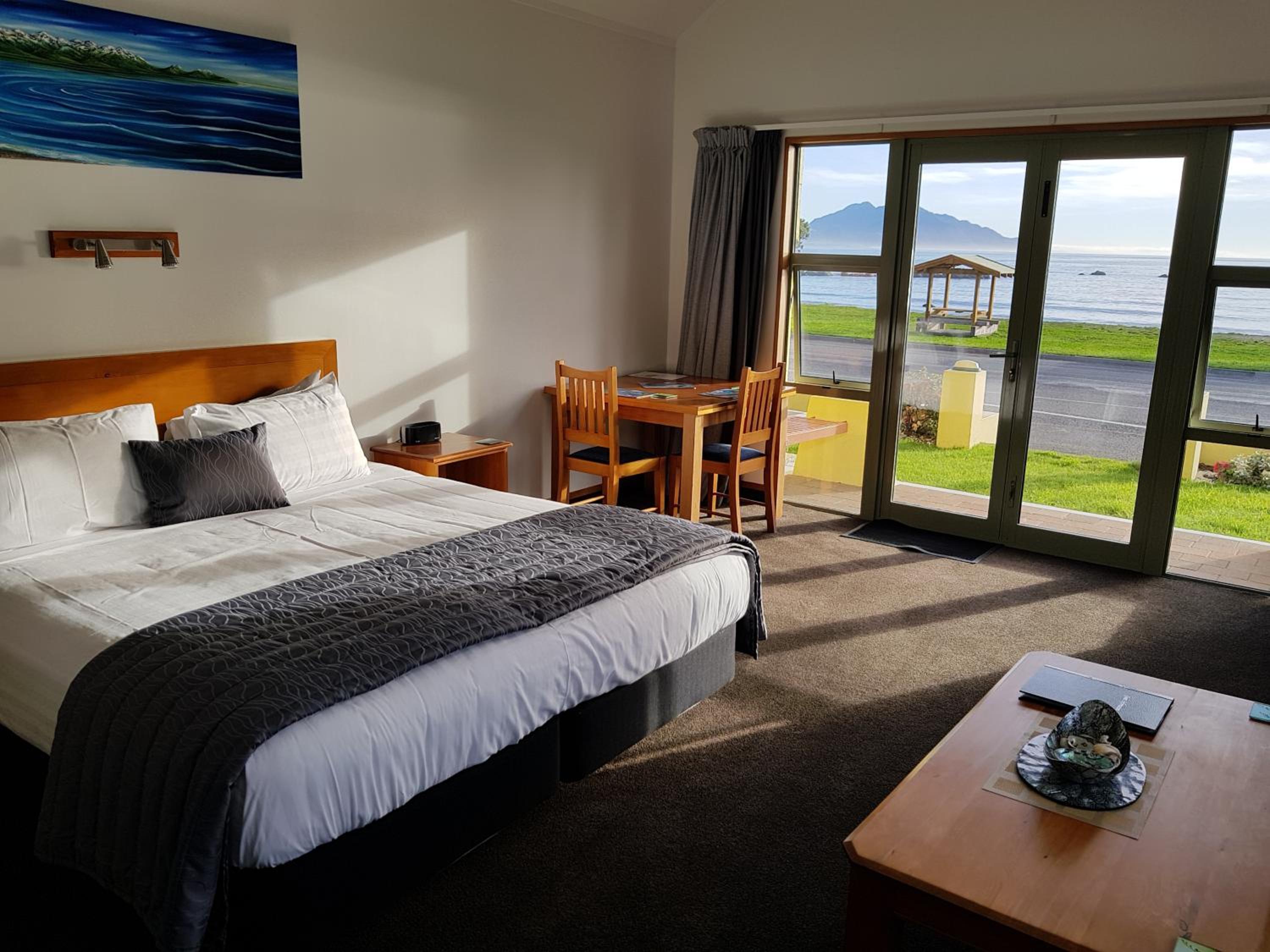 The Anchor Inn Beachfront Motel