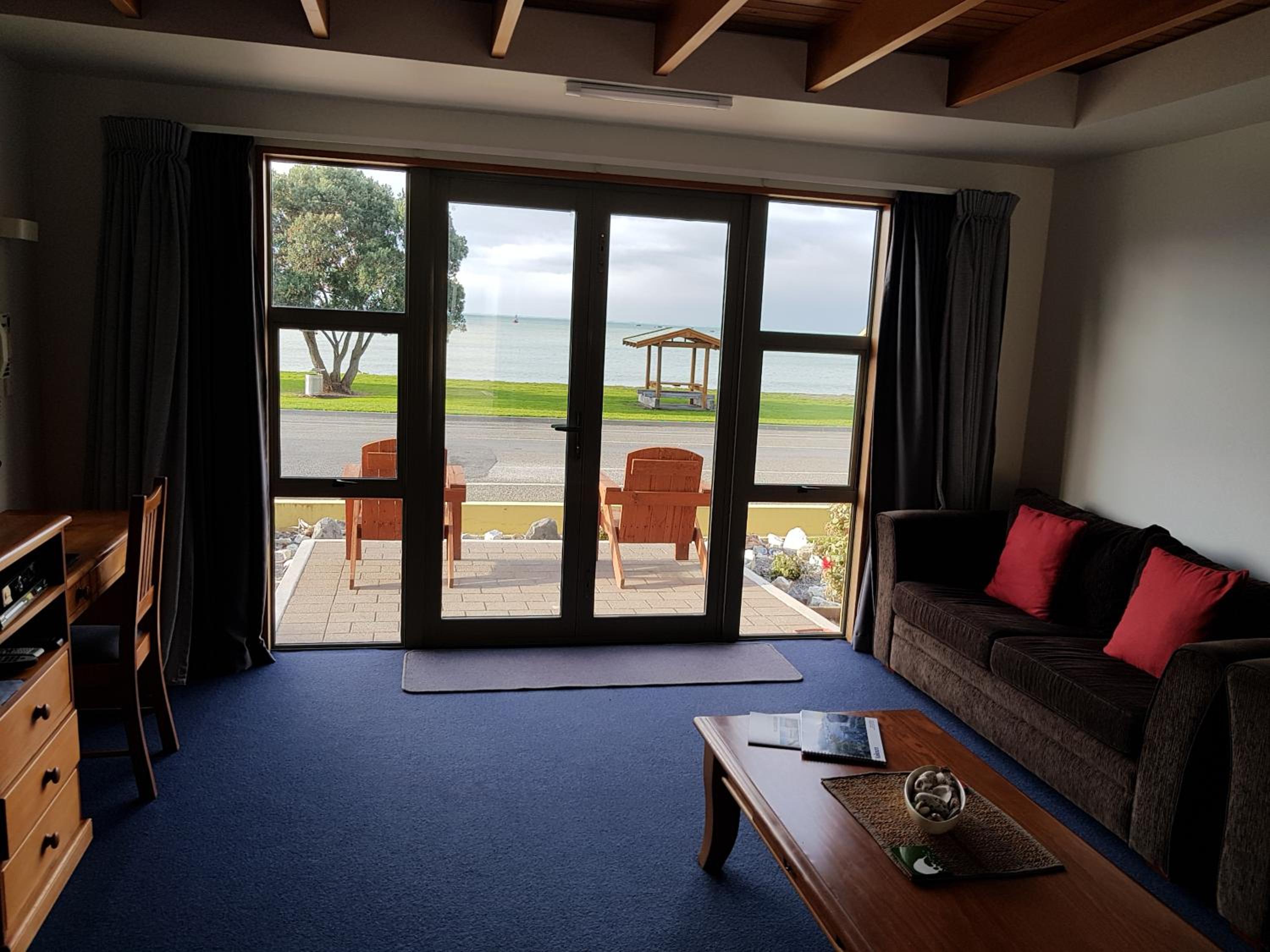 The Anchor Inn Beachfront Motel