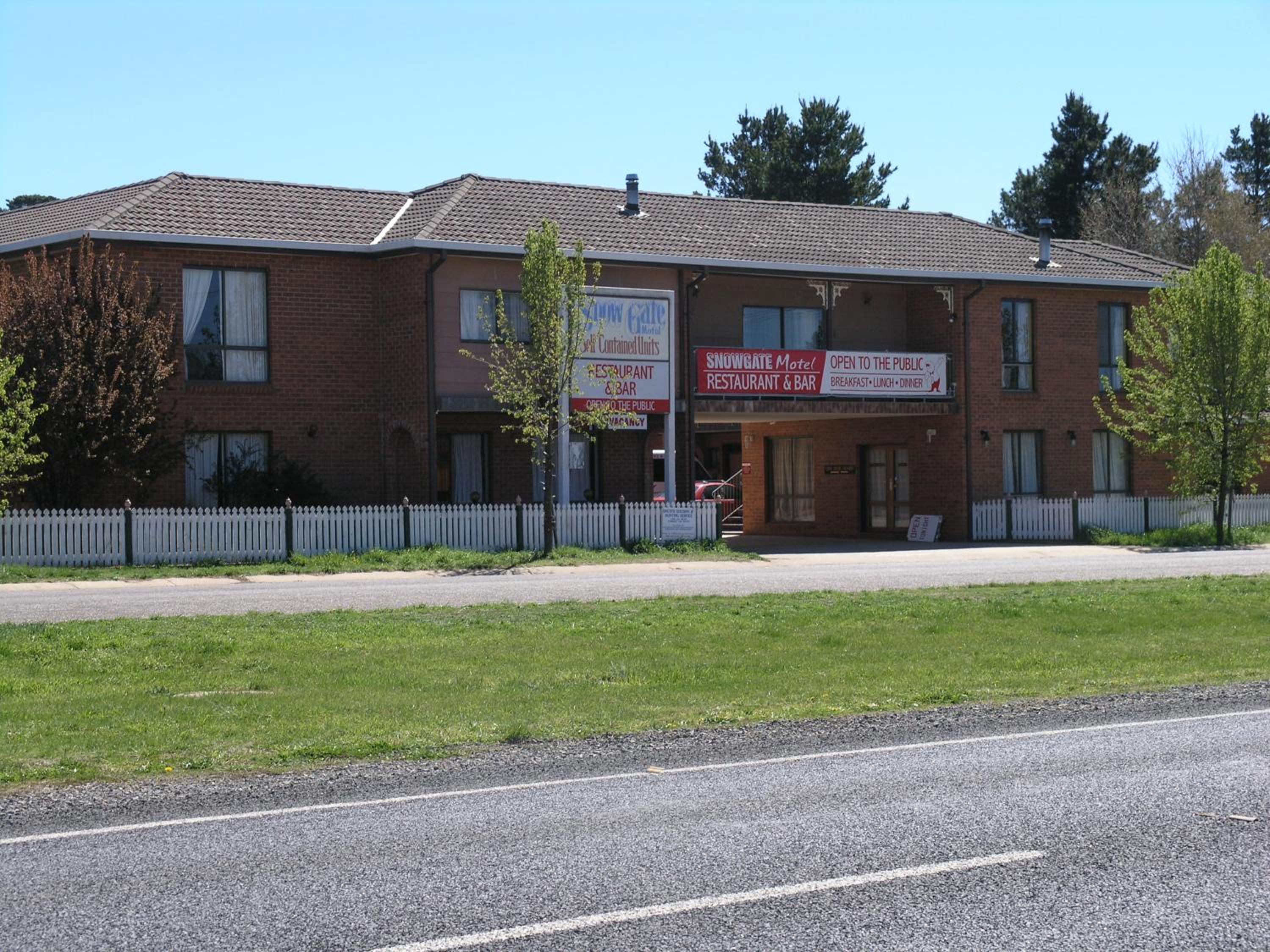 Snowgate Motel + Apartments