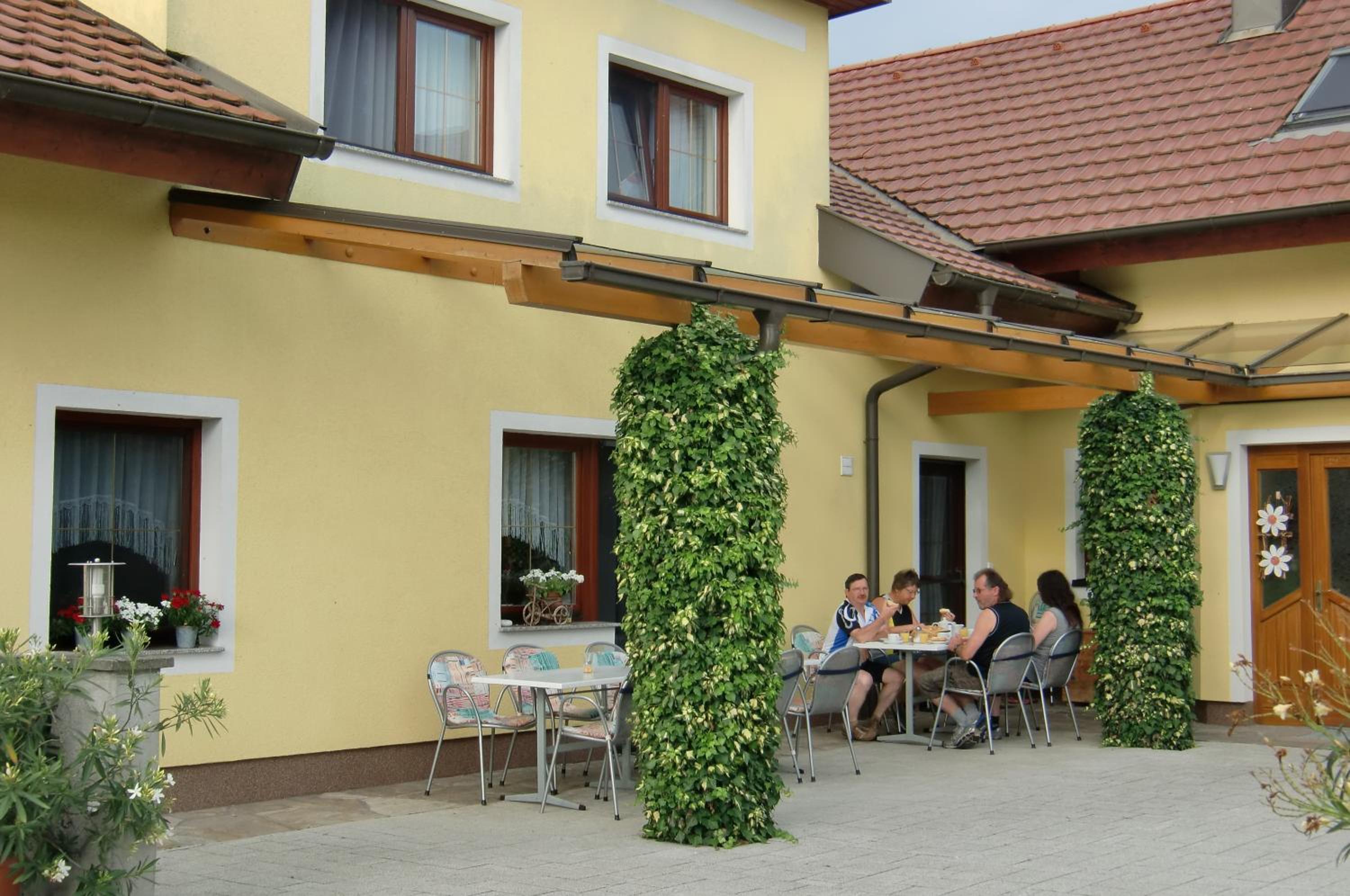 Privatzimmer und Ferienwohnungen Leeb